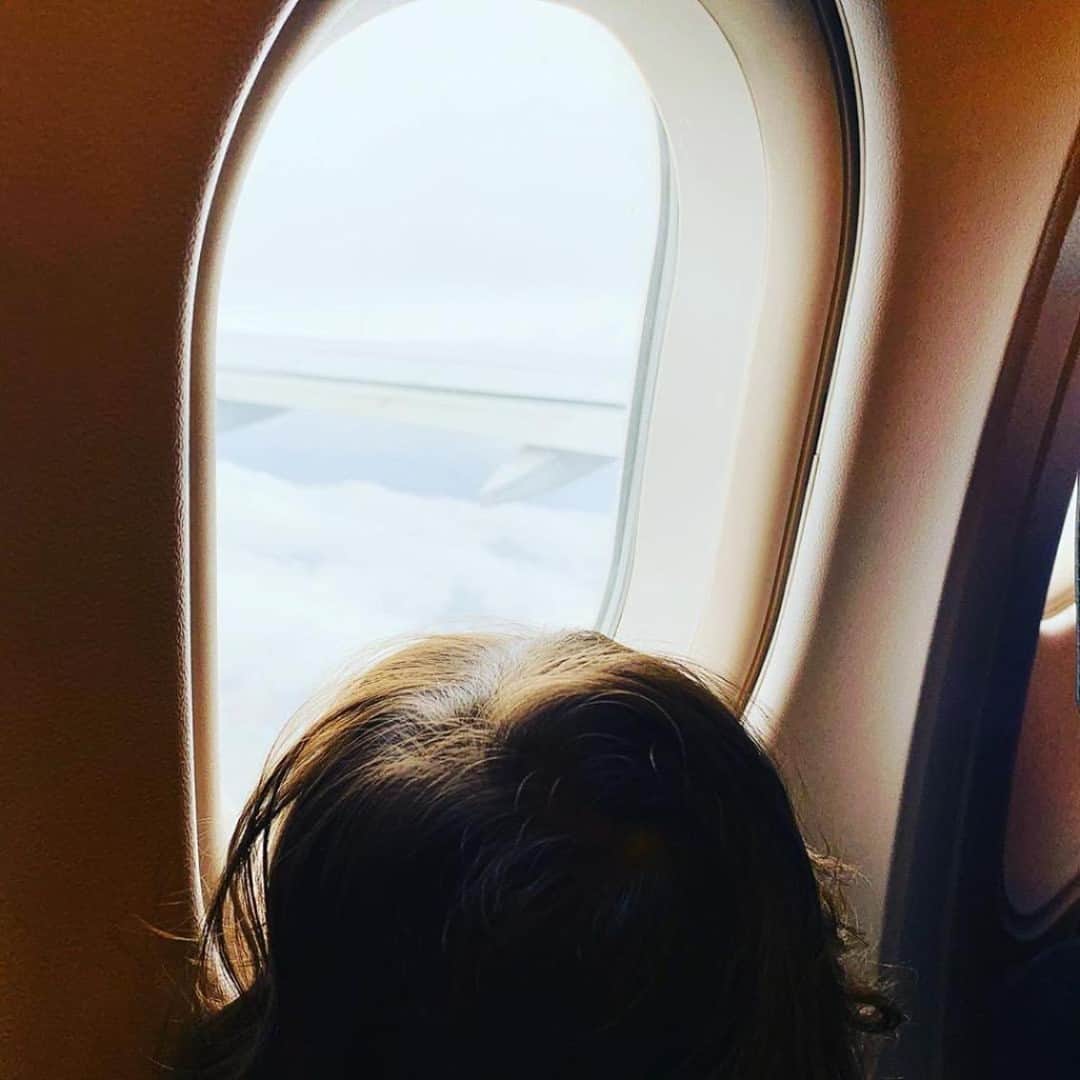 エールフランスのインスタグラム：「La tête dans les nuages.  Head in the clouds.   Throught the lense of @laumarmkh 📸  #AirFrance #Views #travel #plane #AirFranceProtect」