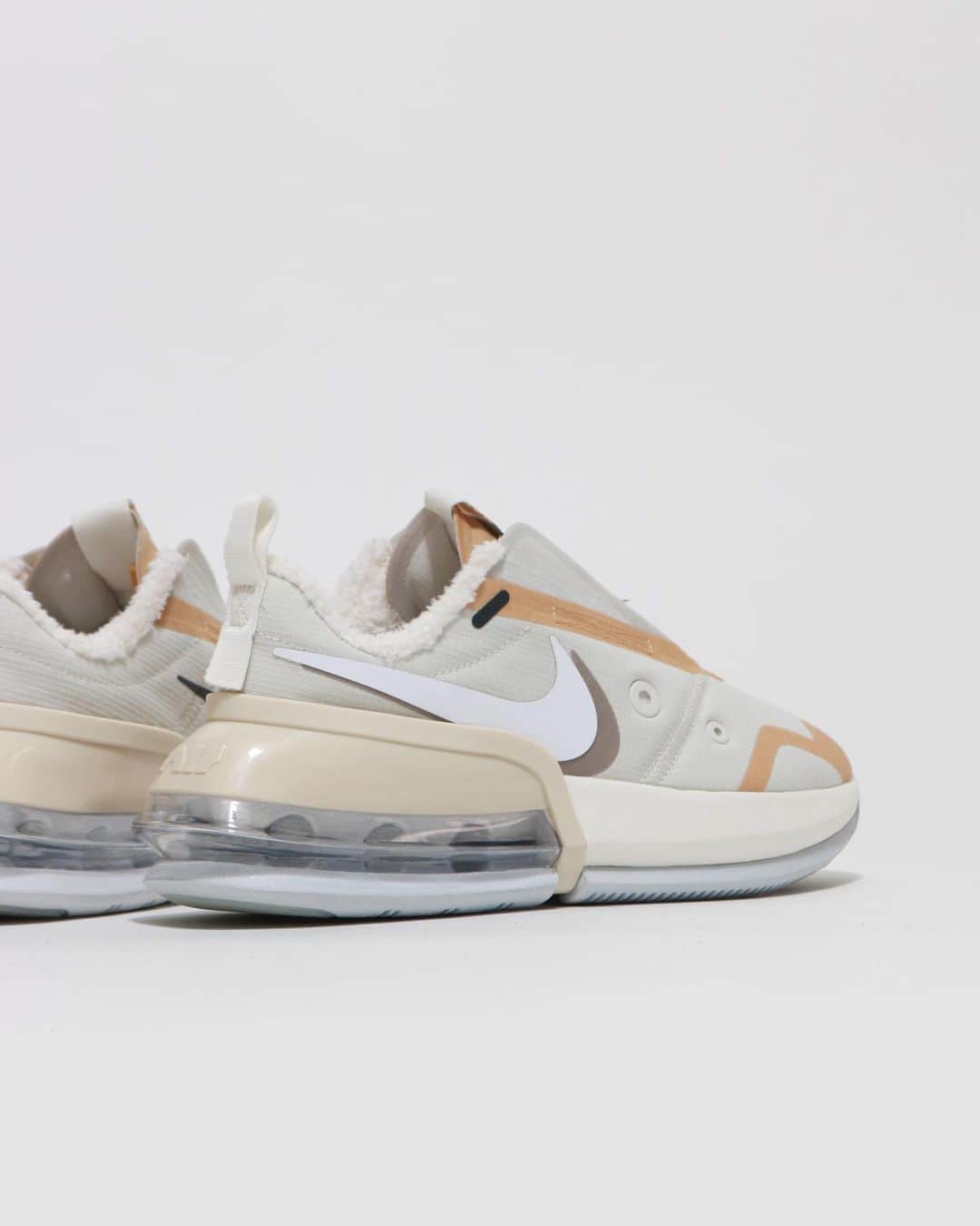 A+Sのインスタグラム：「in store now  ■NIKE WMNS AIR MAX UP COLOR : SAIL SIZE : 23cm - 25cm PRICE : ¥15,500 (+TAX)  都会にたたずむビル群や建築物からカラーインスピレーションを得て、冬の厳しいコンディションにおいても快適にワイルドに楽しく過ごすことをコンセプトにナイキ ワイルド コレクションとしてデビューしました。カラーはベージュやオフホワイトを基調とした淡いカラーでまとめ、厳しいコンディションに備えインナーにボアを用いています。  Taking color inspiration from the buildings and buildings in the city, we made our debut as the Nike Wild Collection with the concept of being comfortable and wild even in the harsh winter conditions. The color is a light color based on beige and off-white, and a bore is used for the inner to prepare for harsh conditions.  #a_and_s #NIKE #NIKEAIRMAX #NIKEAIRMAXUP #NIKEWILDCOLLECTION」
