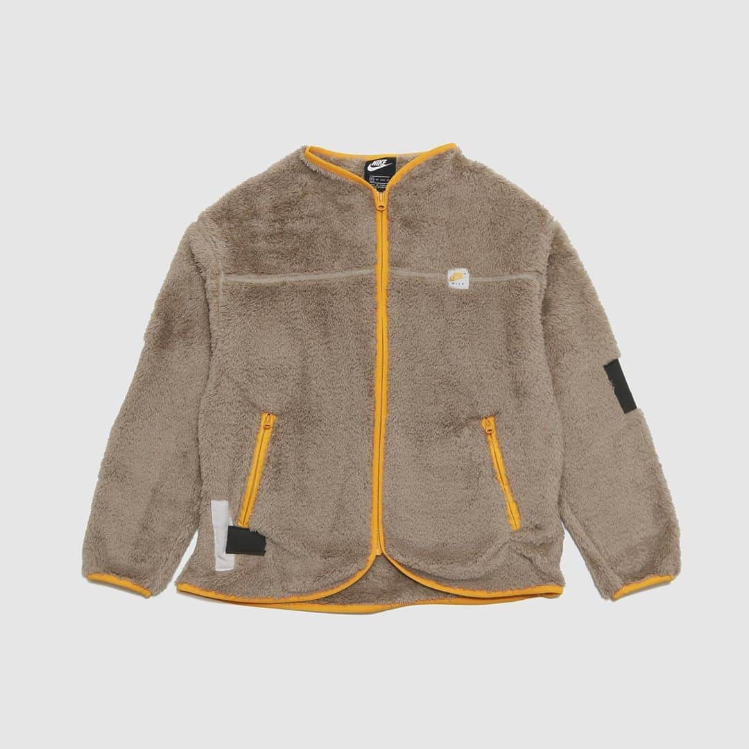 A+Sのインスタグラム：「in store now  ■NIKE WMNS PLUSH TY OD JKT COLOR : KHAKI SIZE : X SMALL - LARGE PRICE : ¥11,000 (+TAX)  ぬいぐるみの様に毛足の長い素材を用いたブルゾン。手触りは高級なタオルの様に柔らかく軽量な素材で作られています。オータムシーズンではカーディガン感覚で羽織るブルゾンとして、ウィンターシーズンではコートやアウターのインナーへ忍ばせ厳しいコンディションを楽しくワイルドに過ごせます。  A blouson made of long-haired material like a stuffed animal. The texture is made of a soft and lightweight material like a high-class towel. As a blouson that you can wear like a cardigan in the autumn season, you can sneak into the inner coat or outerwear in the winter season and enjoy the harsh conditions in the wild.  #a_and_s #NIKE #NIKEWMNSPLUSHTYODJKT #NIKEWILDCOLLECTION」