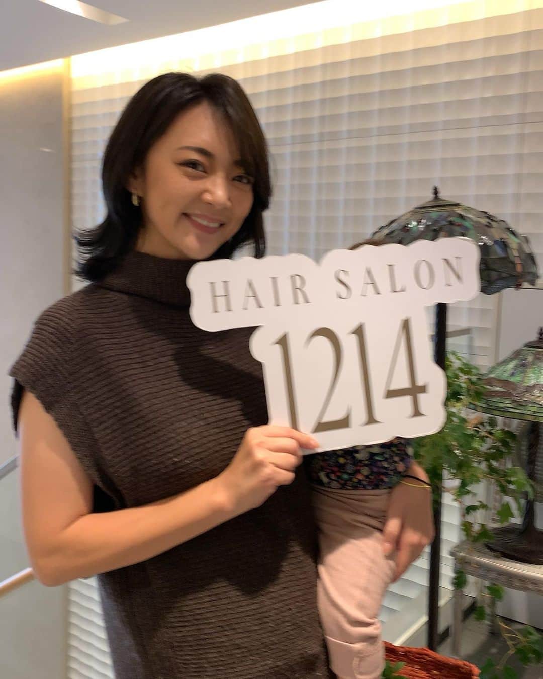 みかんさんのインスタグラム写真 - (みかんInstagram)「またまた4ヶ月ぶり✂︎ シャンプーとドライヤーが楽ちん❤️ 母ちゃんそんなところに時間費やしてる暇ないので助かりますwww #渋谷 #hair salon #1214」10月19日 17時43分 - mikan02241984