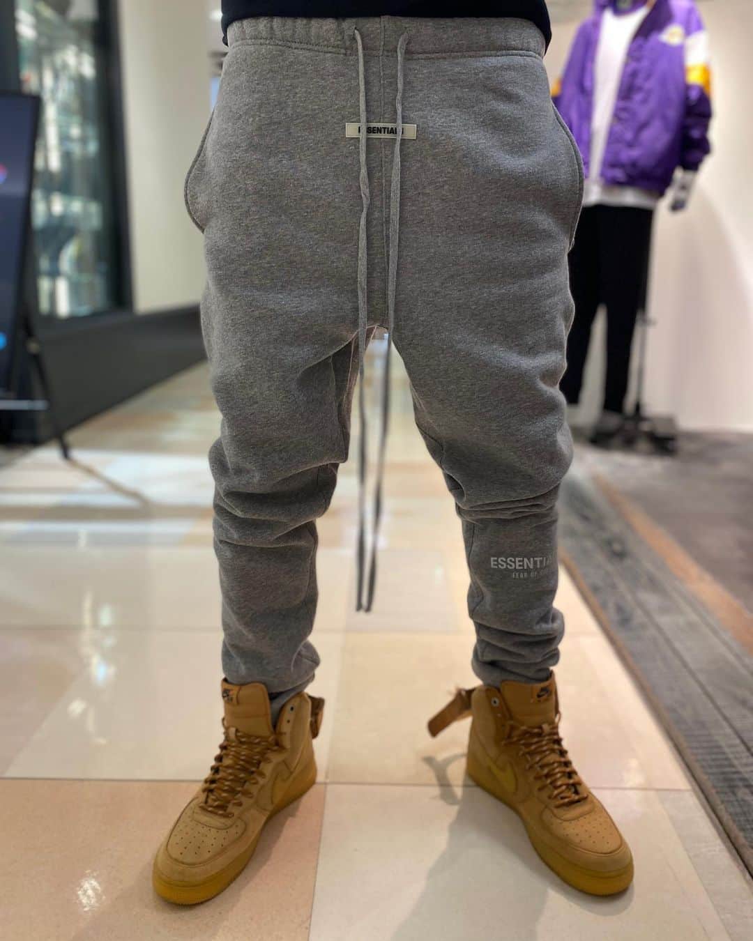 のインスタグラム：「FEAR OF GOD ESSENTIALSよりリフレクターの "P/o HOODIE" "SWEAT PANTS" が入荷致しました✨ .  COTTON 80% POLYESTER 20% . #fogessentials #growaround #growaroundnewarrivals #growaroundmachida  #東急twins町田」