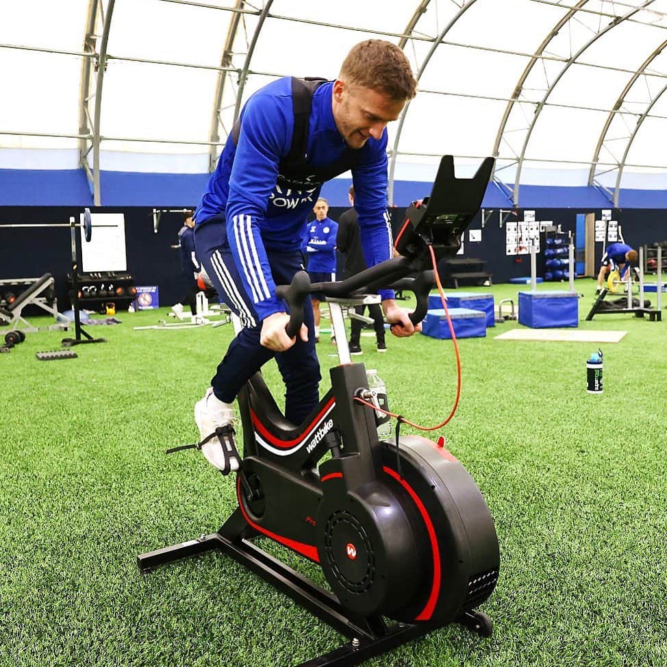 アンディー・キングのインスタグラム：「New week, same goals ⚽️⏳」