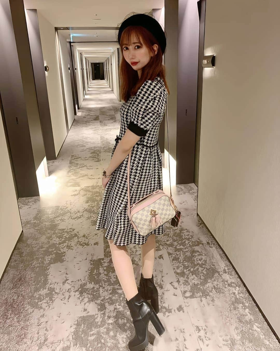 西内みなみさんのインスタグラム写真 - (西内みなみInstagram)「素敵なHOTELでした〜🥺❤ ありがとう〜︎☺︎ . 着てるワンピースは、 大好きでとっても可愛いブランド @lissi__boutique 🎀 たまにはガーリースタイルもどうかな🥺？ #lissiboutique #みなみコーデ」10月19日 18時01分 - miiiiiiu3u6