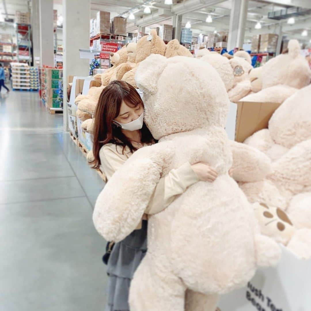 のインスタグラム：「🧸🤍  キョンキョン潰れて薄くなったんよね、、🙂   #Costco#コストコ#くま#ぬいぐるみ  #instagood #instalike #instagram #japanesegirl #gravure#photography #flowers #fff #셀카#뷰티스타그램#셀카그램#좋아요#팔로우 #粉我」