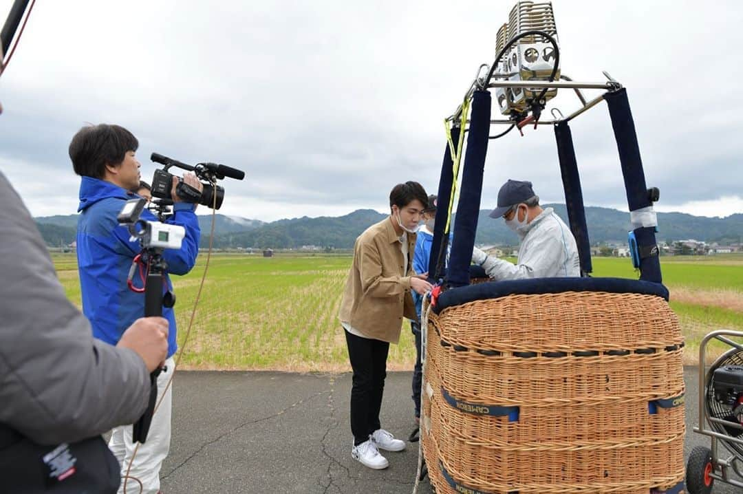 中澤卓也さんのインスタグラム写真 - (中澤卓也Instagram)「今日はBSN新潟放送さんでのレギュラー番組「なじラテ」ロケでした！今回もなかなか濃いロケだったなぁ笑　お世話になった皆さん、ありがとうございました🙇‍♂️✨ #bsn新潟放送 #なじラテ #中澤卓也の手を握っていいですか #ロケ #感謝 #日本クラウン #北のたずね人 #中澤卓也」10月19日 18時05分 - takuya_nakazawa.118