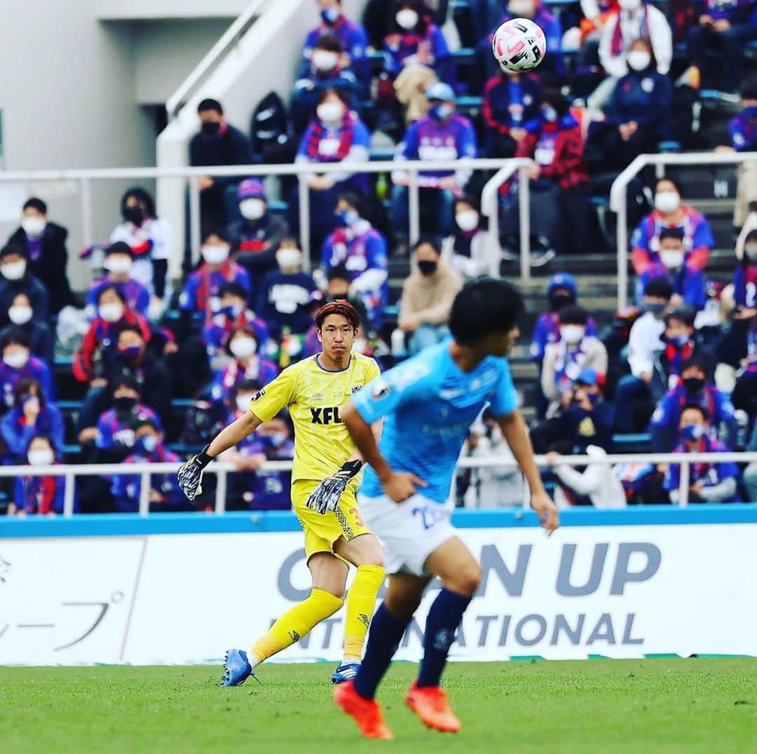 林彰洋のインスタグラム：「vs横浜FC 勝敗を委ねてしまっている。 VARがない以上、ベクトルを常に自分たちに向けてやるしかない。 ここからの戦いにしっかりと改めてチームとして戦っていきたい。 アウェイでやはり心強いサポーターがいるのは本当にありがたい。 何とか結果を🤝 #横浜FC #FC東京」