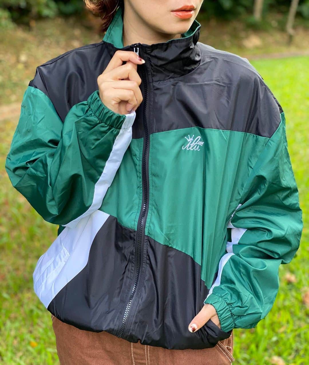 のインスタグラム：「アイルふく これまたカッコいい1枚が登場！ グリーンとワインの2カラー(M L) ・アイルのシャカカ ¥6,850- 販売 店舗 ok！ Web 10月20日(火)19時~ #ilu098 #沖縄 #おきなわ #普天間 #ジャケットコーデ #ジャケット #okinawa」