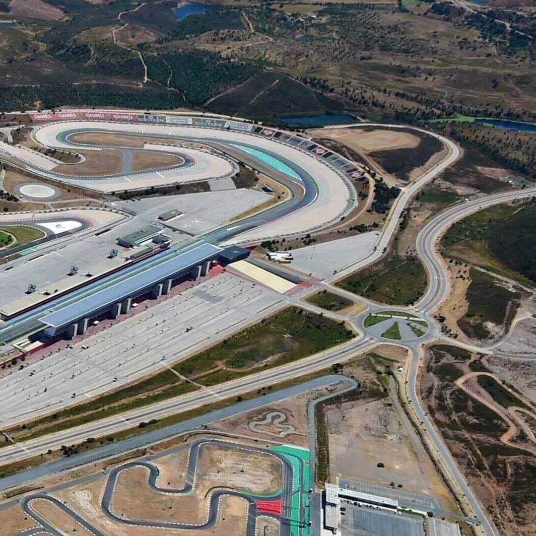 F1さんのインスタグラム写真 - (F1Instagram)「Portugal, we've missed you 😍🇵🇹  #F1 #Formula1 #PortugueseGP #ItsRaceWeek #Portimao」10月19日 18時33分 - f1