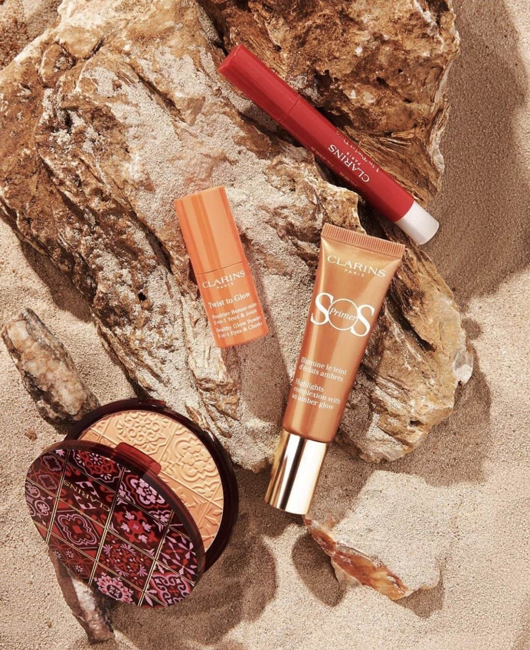 Clarins Australiaさんのインスタグラム写真 - (Clarins AustraliaInstagram)「☀️ COMPETITION TIME ☀️⁣ ⁣⁣ Our NEW Limited Edition Summer Sunkissed Collection has landed! Need to try it for yourself? Simply... ⁣⁣ ⁣⁣ ⁣1️⃣ Follow @clarinsaus⁣⁣ ⁣2️⃣ Tag a friend⁣ in the comments below⁣ ⁣3️⃣ Tell us what look you'd create with our new Summer Sunkissed Collection⁣ ⠀⁣⁣ The best comment will receive a Sunkissed set sent directly to their home! 💕 Competition closes Monday 2nd November. Opened to AU residents only. Link in our bio for T&Cs.⁣⁣ ⁣⁣ 📸 Image via @clarinsrussia⁣ ⁣⁣ #ClarinsAus #ClarinsMakeup」10月19日 18時30分 - clarinsanz