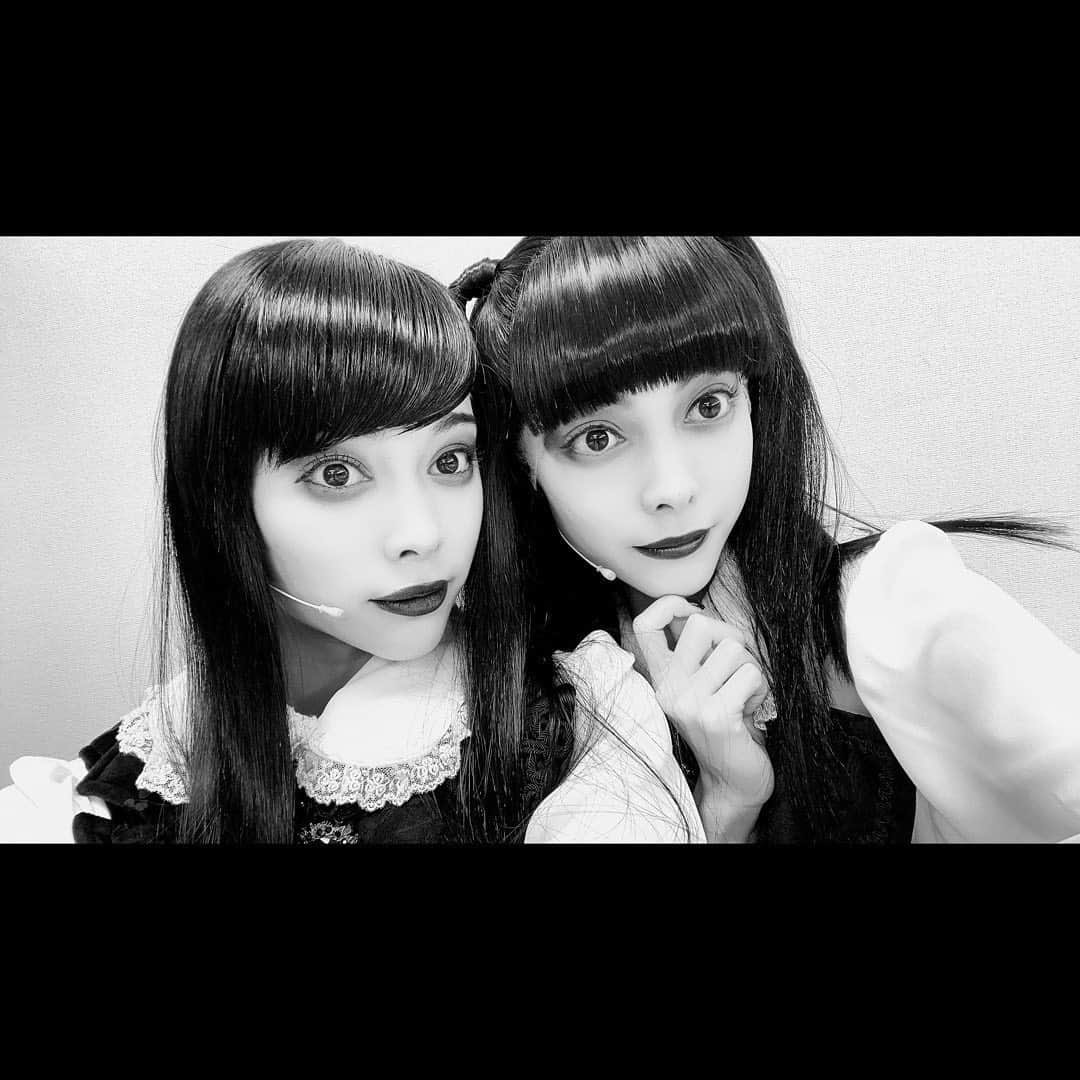ＹＡＥ【MIO・YAE】のインスタグラム：「明日は大千穐楽！ 毎日感じるがままに演技している部分もあって…なので一瞬一瞬が新鮮。。 昨日はトリプルカーテンコールにスタンディングオベーション、、うれしかった。。 #黑世界#黒世界#trumpシリーズ#双子#mioyae」