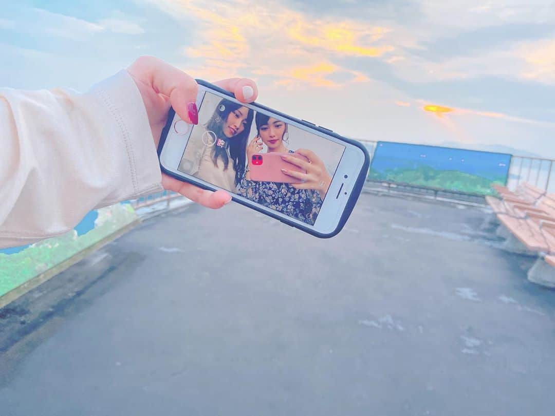 のインスタグラム：「連絡全然見れてなくてごめんなさい🙇‍♂️ . 11月の試験ひとつも勉強してないのに職場の先輩が #鬼滅の刃 の漫画を貸してくれはって張り切って読もうとしてる😊もうこれは勉強いつするのだろうか😌 . #高見山 その2 お気に入りの写真😌 . #もえちゃん日記  #お出かけもえちゃん  . #向島」