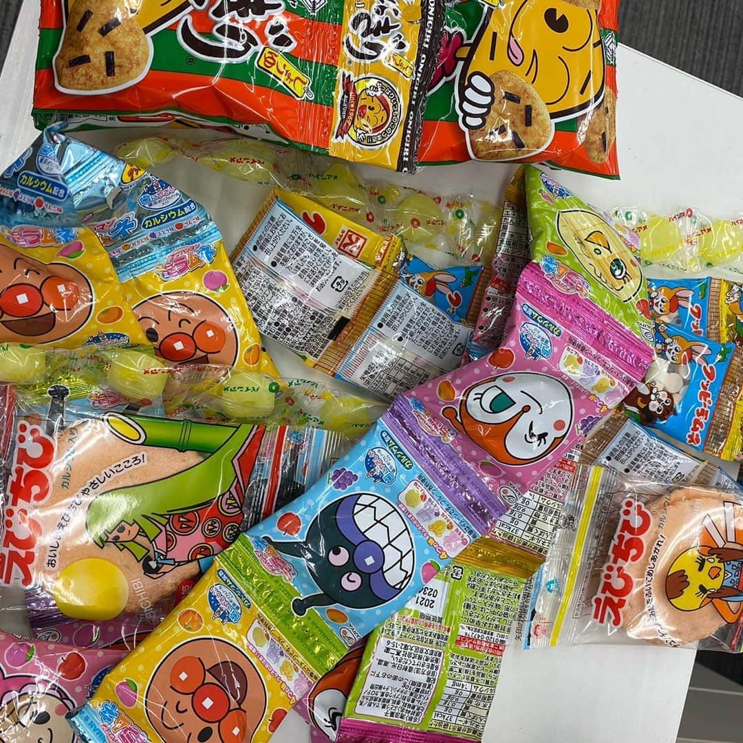 高木三四郎さんのインスタグラム写真 - (高木三四郎Instagram)「事務所に大量のお菓子が置いていた！！まさか！！ #ddtpro」10月19日 18時35分 - t346fire