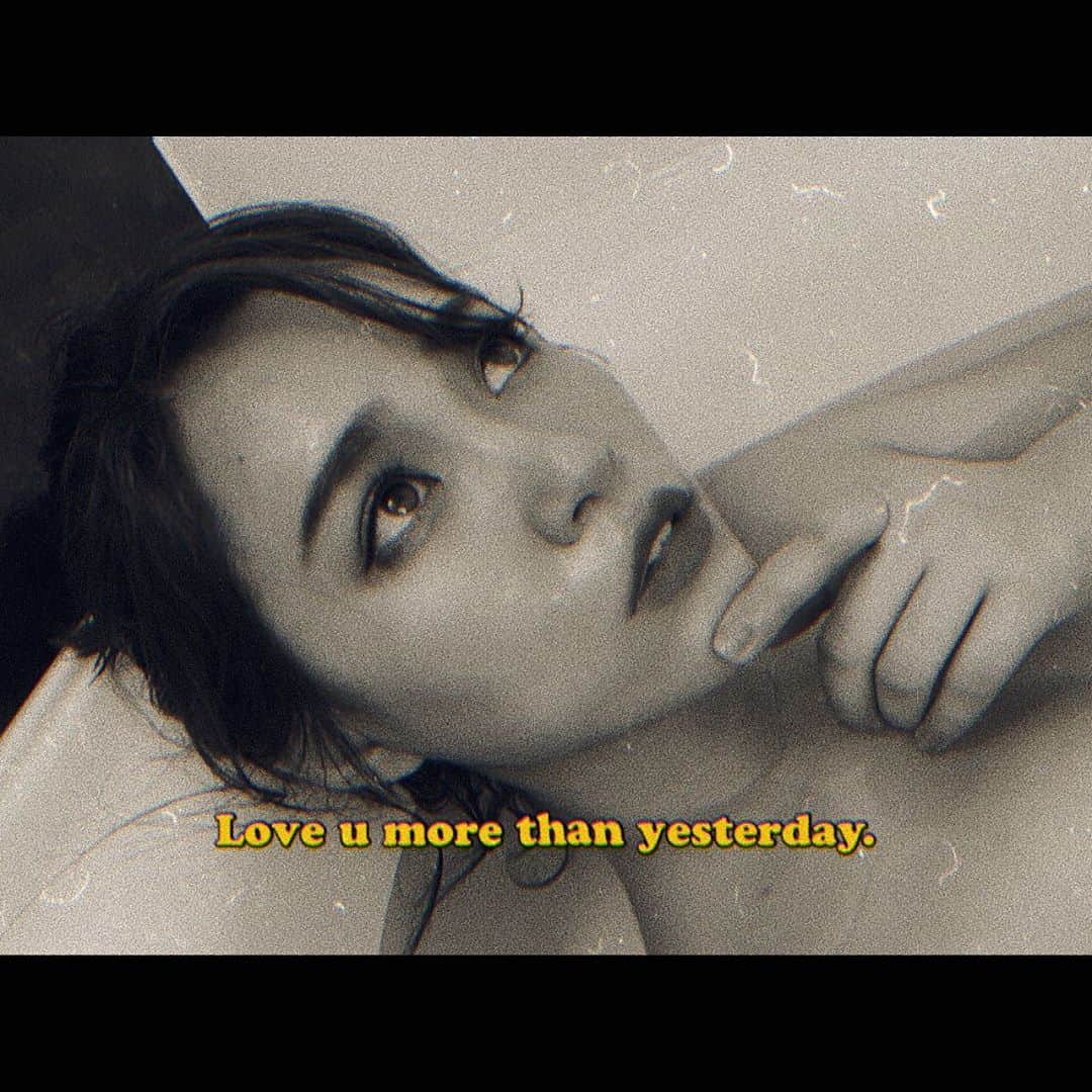 二宮愛のインスタグラム：「Love you more than yesterday. ________________ スノウを久しぶりに開くと、自分が美人になったような気がして危ないよねwww  さて、YouTubeのレコーディング撮影が終わり帰ってきて、お風呂。 週末のアップデート、お楽しみに🙋‍♀️♥️」