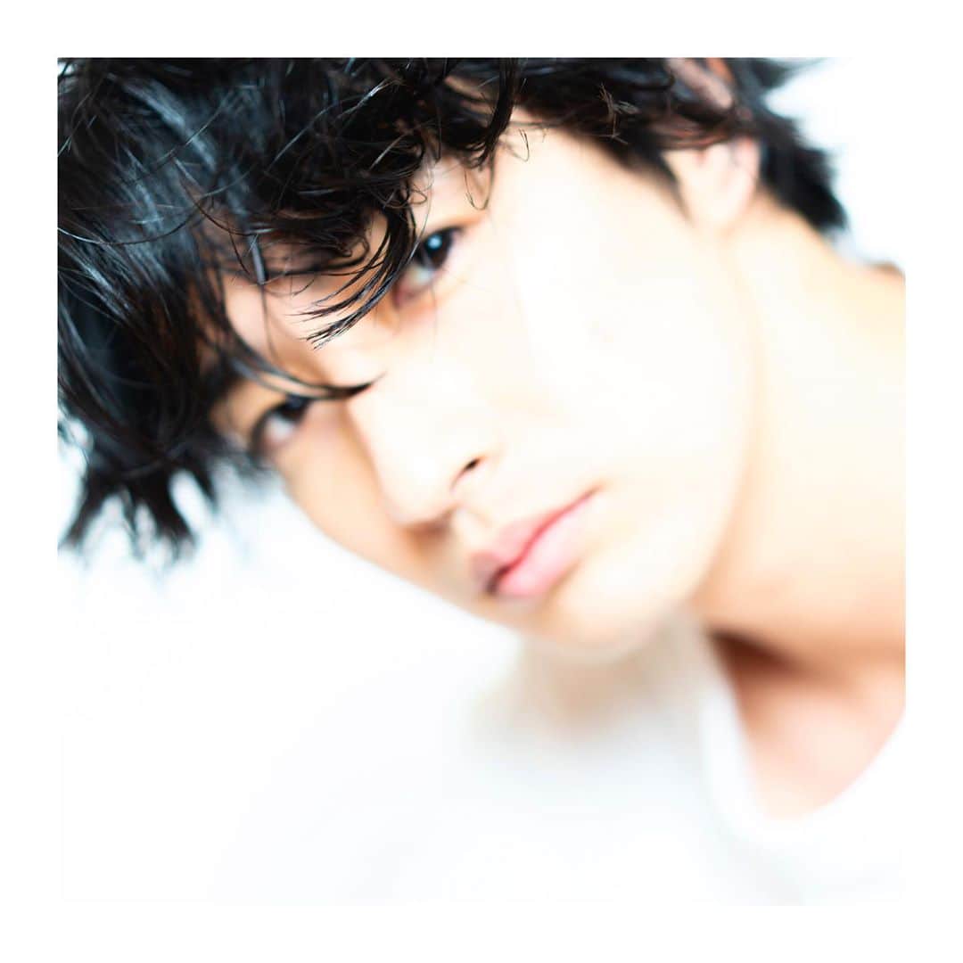 ロビンのインスタグラム：「Done shooting. Next to go 🖥🖥」