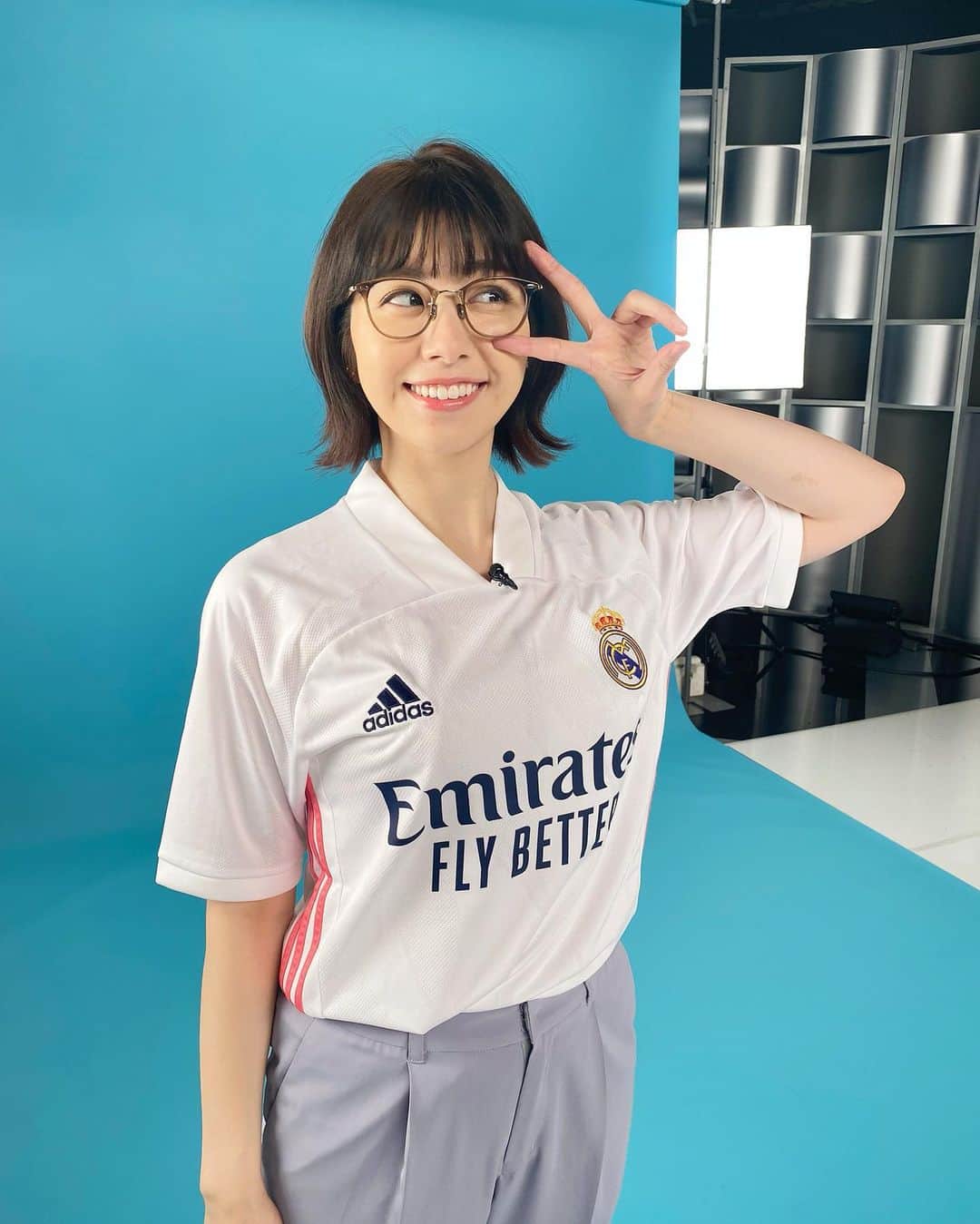 森山るりのインスタグラム：「. この後20時からリーガダイジェスト！ 21時からはバラいろダンディです🙌🏻 よろしくお願いします🥰 . @mischmasch_official  @redyazel」