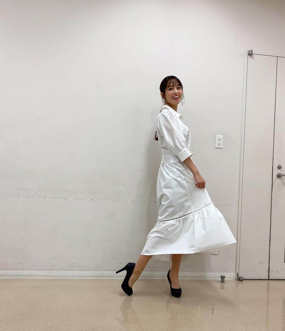 鷲見玲奈さんのインスタグラム写真 - (鷲見玲奈Instagram)「. 明日20日よる7時からの「今夜はナゾトレ」に出演します。 ぜひご覧下さい！！ . . 👗 @_estella.k_  . #衣装 #ottd #ottdfashion」10月19日 18時48分 - sumi__reina