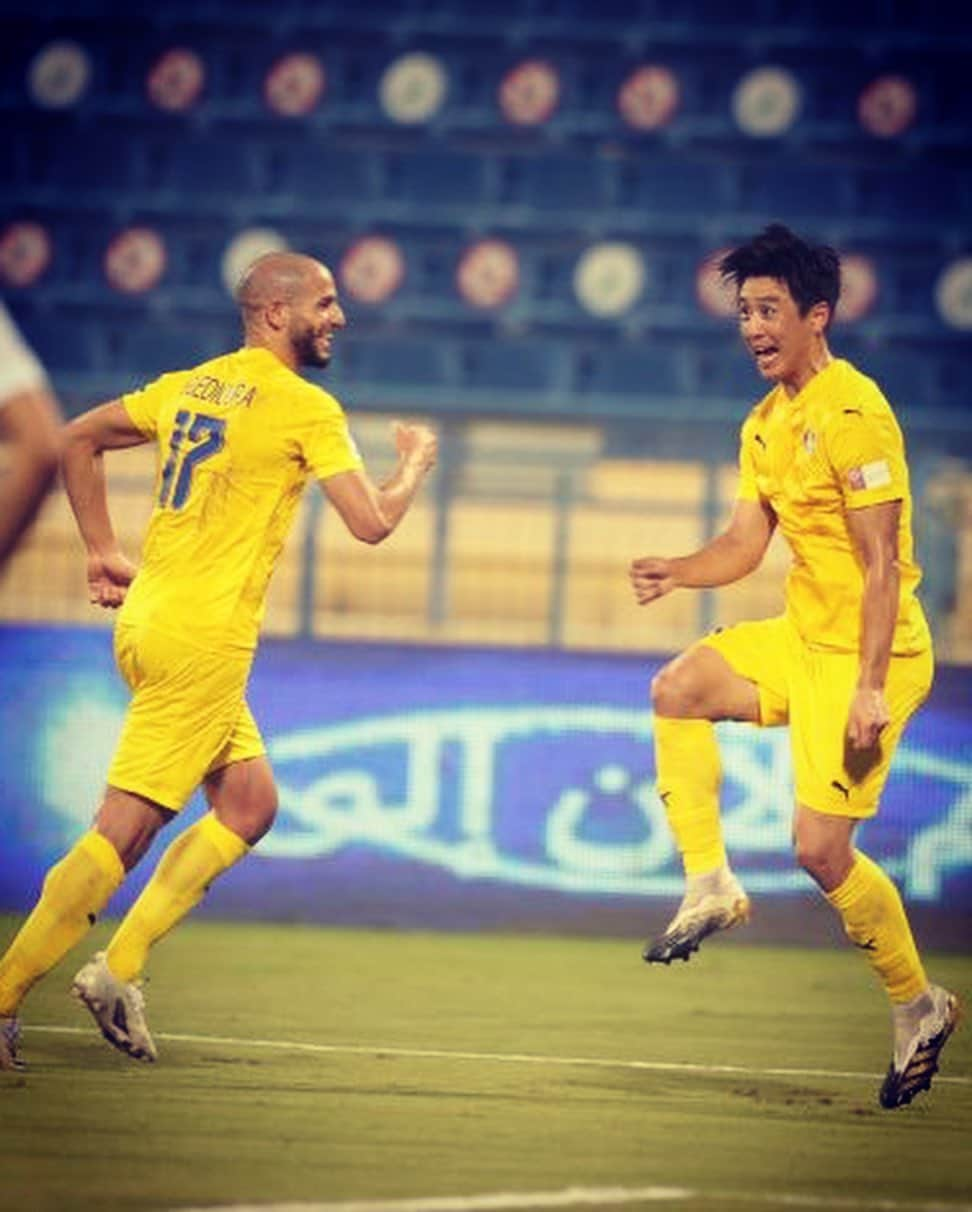 アドレーヌ・グェディウラさんのインスタグラム写真 - (アドレーヌ・グェディウラInstagram)「Celebrate the good victory 🎉 💛💙   @algharafaclub @qsl #panthers #algharafa #elhamdulilah #mashAllah #qatar #doha」10月19日 18時50分 - adleneg17