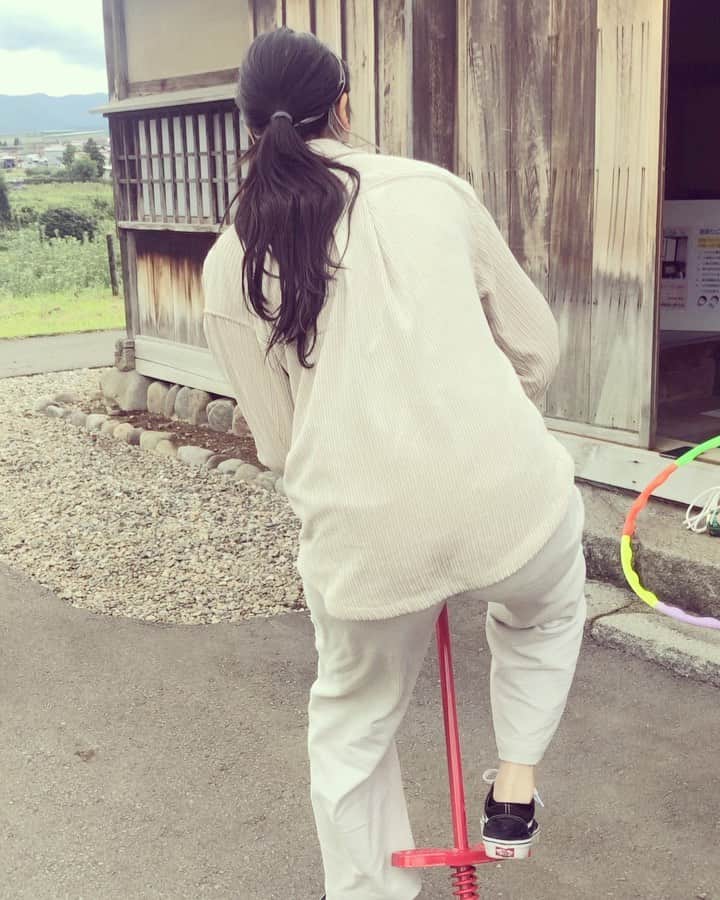 のインスタグラム：「☆ #ホッピングとき 後輩に遊ばれるときちゃん  Right-on time配信中 #YouTube 見てねー😆  https://youtu.be/xLi7xQgcTM8  #ライトオン #righton  #りんご公園 #懐かしの遊び  #ホッピング #長さが足りない  #とき #ジョナゴールド #彩香 @righton_pr   @toki_ringomusume  @jonagold_ringomusume  @saika_ringomusume」