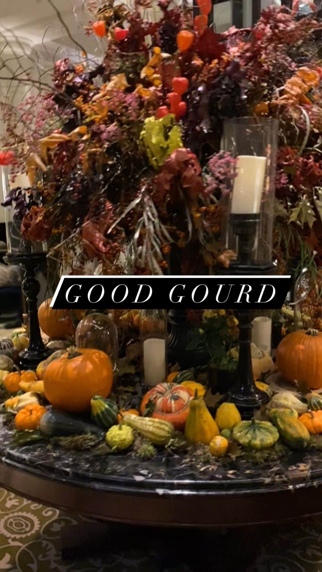 JO BAKERのインスタグラム：「G O O D • G O U R D  This display should be shared!!! Beautiful @corinthialondon #fall #autumnal #decoration #seasonaldecor 🇬🇧‼️ oh and the divine voice and music by @emmy - just reminded me her #sentimentaljourney album is PERFECT for this time of year!!! #emmyrossum 💋」
