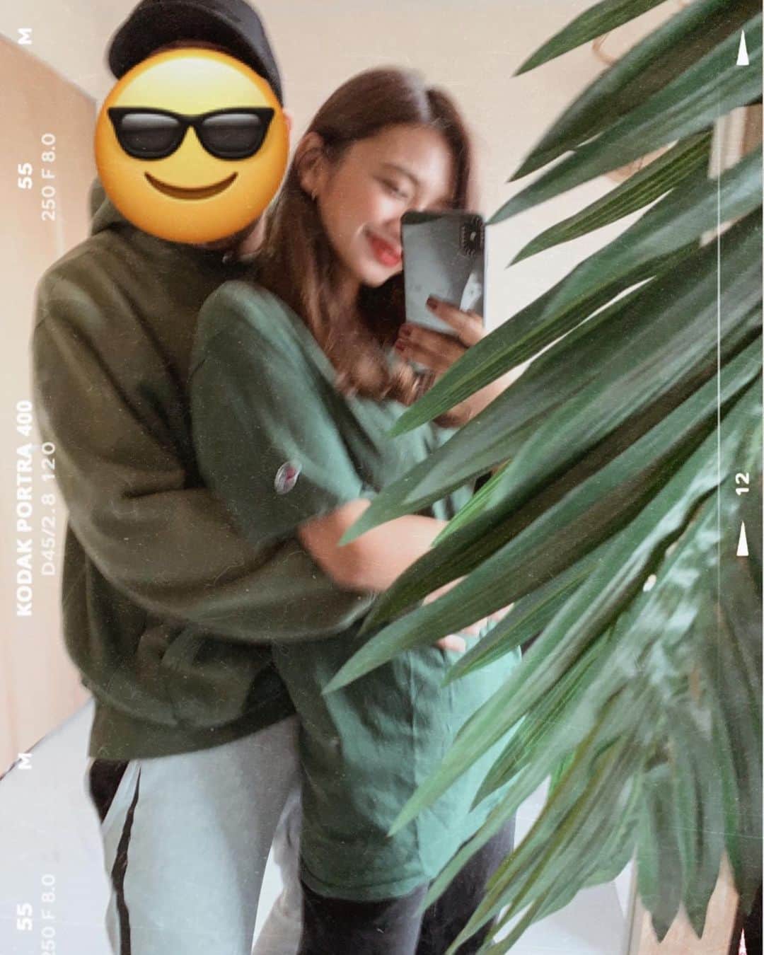 新井ニーニャのインスタグラム：「💚﻿ ﻿ ﻿ 𝐈 𝐥𝐨𝐯𝐞 𝐲𝐨𝐮, 𝐦𝐲 𝐝𝐚𝐫𝐥𝐢𝐧𝐠.﻿ 𝐈'𝐦 𝐫𝐞𝐚𝐥𝐥𝐲 𝐠𝐥𝐚𝐝 𝐈 𝐦𝐞𝐭 𝐲𝐨𝐮.﻿ ﻿ ◆━━━━━━……‥・・‥……━━━━━━◆﻿ ﻿ 私は年々『成長したなぁ〜』と﻿ 自分を褒めてあげることが増えて﻿ 調子良いなと思っていたのですが﻿ やはり壁はやってくるし﻿ その時に自分のスキル不足を痛感します。﻿ ﻿ そんな時にボソッと相談すると﻿ 適確なアドバイスをくれる旦那さん。﻿ 本当、心強いなぁと。﻿ ﻿ 私に足りないところを私の為に考えてくれて﻿ 毎回新しい視点で自分を見つめ直せる！﻿ ﻿ 人と話し、アドバイスをもらえることって﻿ あるようで意外と少ないんだよね。﻿ 素直に聞き入れて実践して勉強。これに尽きる。﻿ ﻿ 私は離婚をしてから、知識を高める為に﻿ 言語性知能を伸ばしてきたんだけど﻿ 今必要なのは、非言語知能みたい。﻿ 生まれつきの所謂『地頭』にあたる部分だけど﻿ ワーキングメモリを鍛える訓練をすれば﻿ 生産性をアップできるらしいので﻿ もっと頑張って行くぞ❗️🔥﻿ ﻿ ﻿ ﻿ ﻿ ﻿ #大好き #仲良し夫婦 #働くママ #働く女性 #起業家 #ママ社長 #社長 #スキルアップ #インプット #アウトプット」