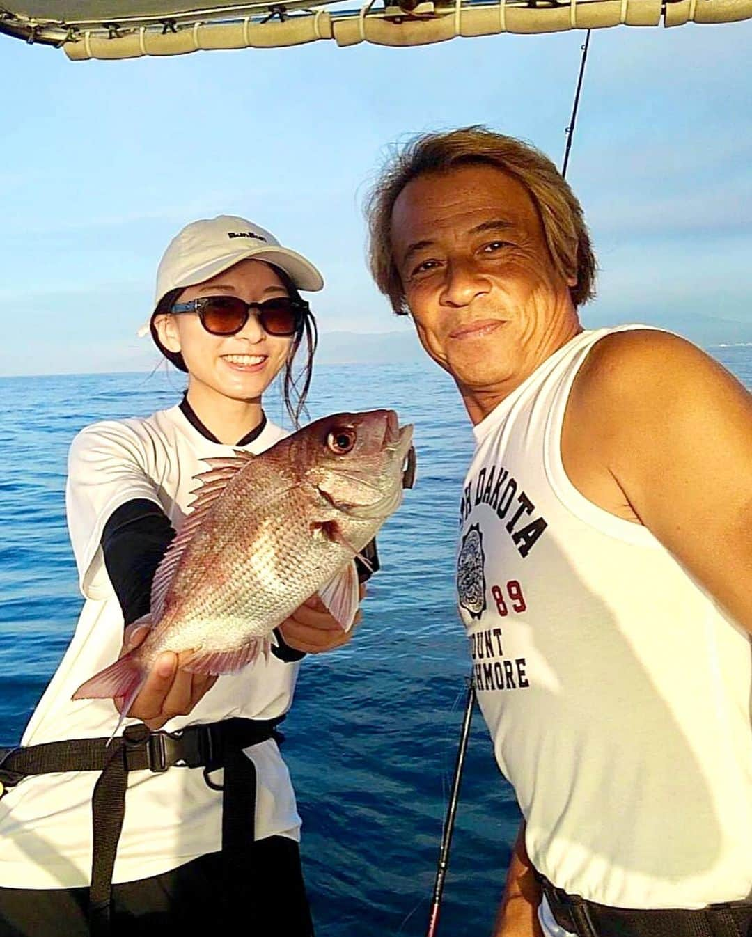 高本采実さんのインスタグラム写真 - (高本采実Instagram)「🎣 ちょっと前ですが☀️  海竜 中井船長のとこに タイラバしにこっそり遊びに行ってきました(((っ･ω･)っ  海遊のTGシャンクスと 中井チューンのコラボで 続々ヒットな１日でしたよんっ🐟  【タックル】 @daiwa_japan  リール：紅牙IC100P-RM ロッド：紅牙MX69MHB-METAL タイラバ：TGシャンクス、中井チューン . . . . #海竜 #加太 #和歌山 #紅牙 #タイラバ #マダイ #真鯛 #鯛 #鯛ラバ #海遊 #マッスルマダイ #オフショア #船釣り #ラバー #ヘッド #干物 #魚好き #釣り #釣果 #釣り好き #釣りガール #大物ハンター #ルアルアチャンネル  #ブンブンイメージガール #アングラー #fishinggirl #钓鱼 #高本采実 #あやみん #ayamistagram」10月19日 19時08分 - ayami__summer