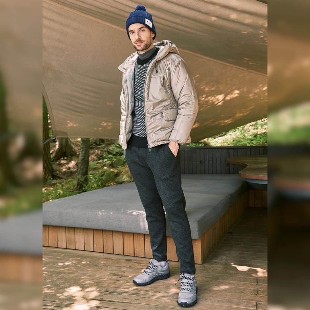 ミズノプラスミー のインスタグラム：「. ダウンジャケットを上品に着こなす、 スタイリッシュなワントーンコーデ。 . 肉厚なダウンジャケットをスタイリッシュ に見せるワントーンコーディネート。 上品な光沢感が特徴のミドルウエイトダウンは、 "ブレスサーモ"と"リフレクションギア"を使用した 発熱+輻射熱効果で、冬の旅を温かさで包みます。 . ダウンジャケット［B2ME0551 49］¥29,700 セーター［B2MC0561 09］¥16,500 シャツ［B2MA0538 08］¥6,820 パンツ［B2MF0515 08］¥13,200 ニットキャップ［B2JW0741 14］¥4,950 シューズ［B1GA2002 36］¥16,500」