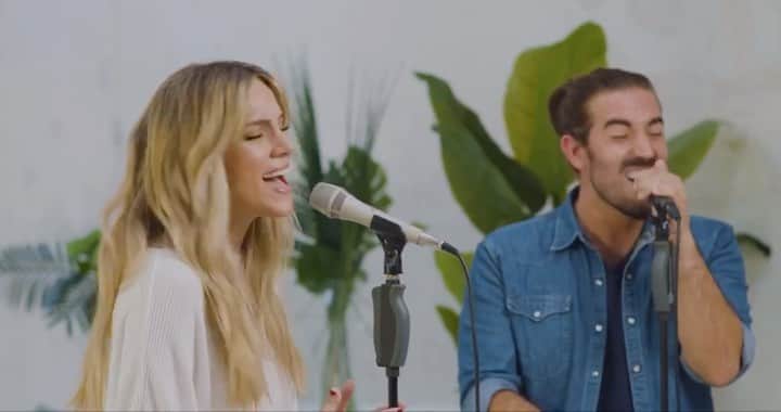 エドゥルネのインスタグラム：「Ya tenéis disponible en Youtube la versión en directo de “Cierra al salir” feat @andressuarezoficial  ¡Ha sido un enorme placer poder dar forma a esta canción juntos! 💗💗 te admiro tanto. ¿Qué os parece? Link en BIO. 🎹: @pedro.elipe 🎸: @chechuau」