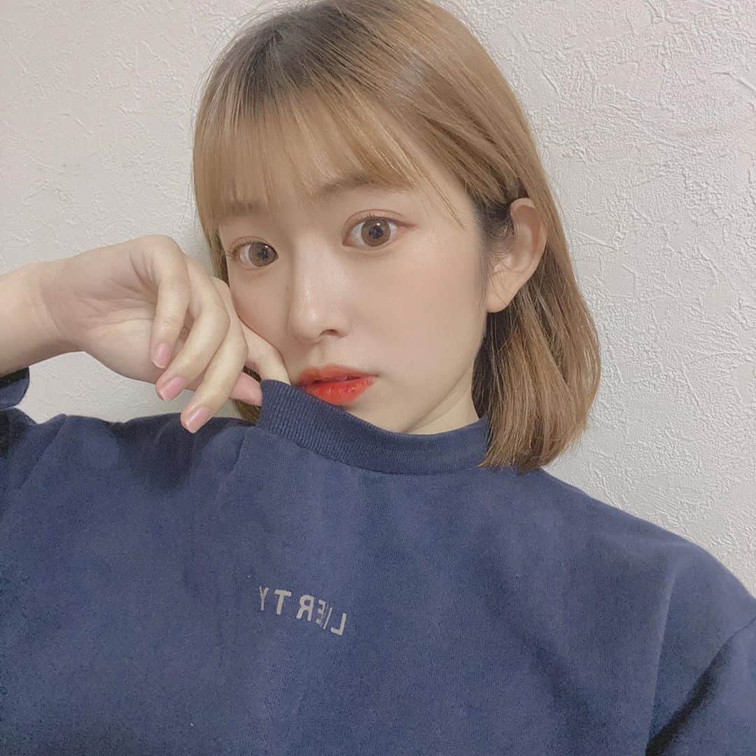 青木菜花のインスタグラム：「.﻿ .﻿ インスタ久しぶりになっちゃった🥺﻿ 全然投稿できてなくてごめんね、、﻿ ﻿ 元気ー？って心配してDMくれる子沢山いて﻿ でもすっごく元気なので大丈夫です！！！﻿ ありがとうー！😭﻿ ﻿ 最近は寒すぎてずっと毛布に包まってる😂😂﻿ みんなの最近の出来事教えてー！！🥰﻿ .﻿ .」
