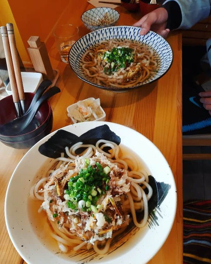 阿部美穂子さんのインスタグラム写真 - (阿部美穂子Instagram)「韓国の美味しい外食ー天丼🍤 和食が食べられるここは、 韓国の皆さんにも人気です🥂 お店のBGMまで和:スピッツやSuperfly が聴けて 幸せでした🎼 食後 お家でのお茶タイムは 緑茶ベースの スウィートブーケットティーなり💐 한국의 맛있는 음식 튀김덮밥🍤 일본 음식을 맛볼 수 있는 이곳은  한국분들께도 인기네요🥂 가게의 BGM까지 일본노래를 들을 수 있어 행복했네요🎼 식후는 집에서 녹차베이스의 스윗부케향의티를🤍🤍🤍 #韓国#ごはん#天丼#かき揚げ#うどん #튀김#덥밥#우동#달콤한#플로랄#티 #sweet#bouquet#tea#💐」10月19日 19時28分 - miiko904