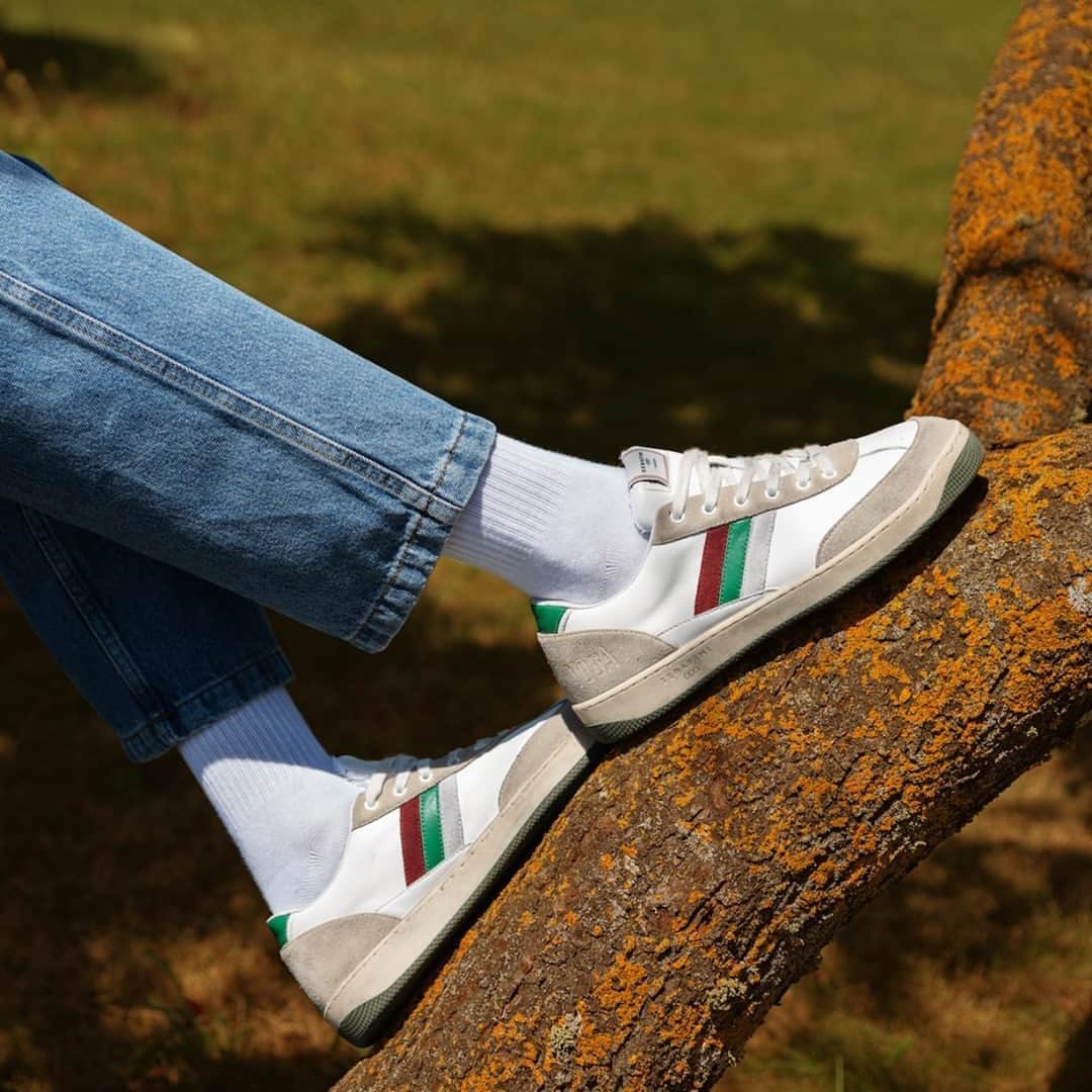 のインスタグラム：「Vintage and heritage style for the new Voga Milk! ⁠ Now available online and in stores.⁠ #WeAreSerafini #SerafiniShoes⁠ .⁠ .⁠ .⁠ .⁠ #newin #newcollection2020 #newcampaign #musthave #fallwinter #menstyle #vintagestyle #remake #tennis #oldstyle #italianstyle #italiandesign #sneakers #shoes #fashion #sneaker #style #sneakerheads #ootd #vans #converse #nike #adidas #sneakerporn #sneakerholics #sneakerfreaker #footwear #shoesaddict」