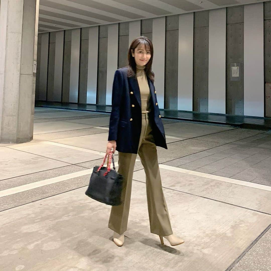 矢田亜希子さんのインスタグラム写真 - (矢田亜希子Instagram)「今日も寒かったよーーー 全身冬物にした！ #私服#冬物#ウールパンツ ジャケットとブーツ @celine  パンツ @deuxiemeclasse ニットはともさかりえちゃんに教えてもらったカシミア。」10月19日 19時32分 - akiko_yada