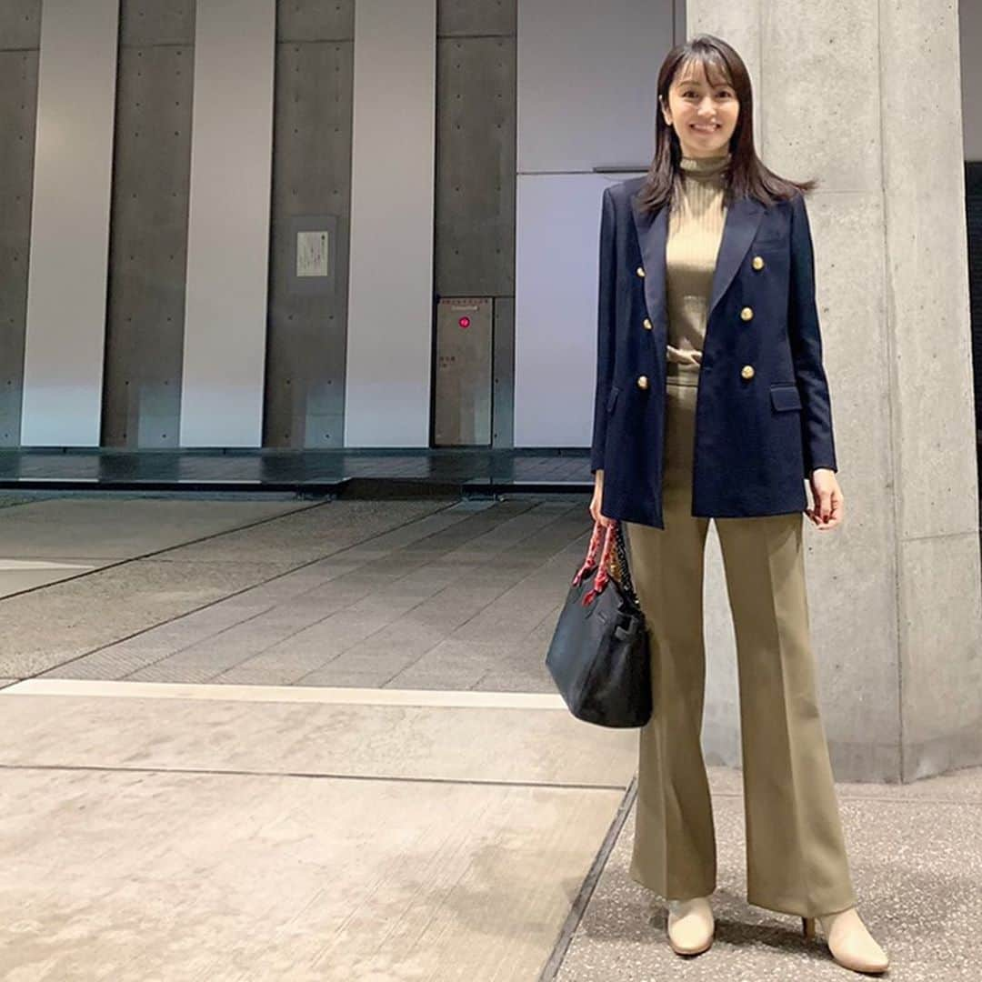 矢田亜希子さんのインスタグラム写真 - (矢田亜希子Instagram)「今日も寒かったよーーー 全身冬物にした！ #私服#冬物#ウールパンツ ジャケットとブーツ @celine  パンツ @deuxiemeclasse ニットはともさかりえちゃんに教えてもらったカシミア。」10月19日 19時32分 - akiko_yada