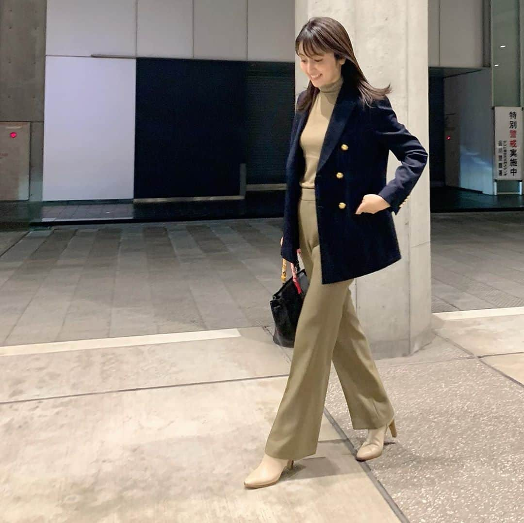 矢田亜希子さんのインスタグラム写真 - (矢田亜希子Instagram)「今日も寒かったよーーー 全身冬物にした！ #私服#冬物#ウールパンツ ジャケットとブーツ @celine  パンツ @deuxiemeclasse ニットはともさかりえちゃんに教えてもらったカシミア。」10月19日 19時32分 - akiko_yada