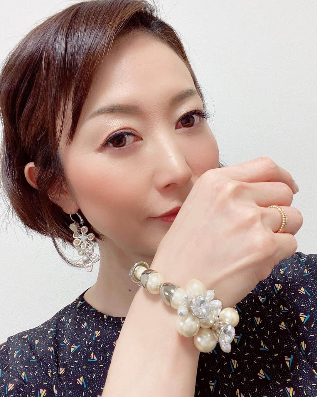 田中雅美さんのインスタグラム写真 - (田中雅美Instagram)「10月15日メーテレ「アップ」での衣装はこちらでした！  ・ ・  ワンピース @doubleface_tokyo_  アクセサリー @abiste_official  シューズ @revkshop  ・ ・ お天気三択、ぜんっぜん正解できず… とうとう正解率が48%まで下がってしまいました😭  ・ ・  #メーテレ #アップ #衣装 #お天気三択 #この日も不正解 #悲しい #梨の問題」10月19日 19時33分 - tanakamasami_official