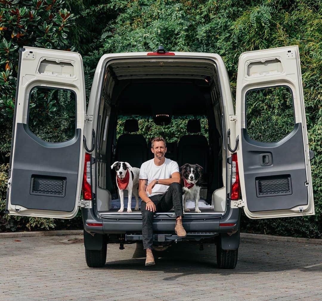 Andrew Knappのインスタグラム：「I bought a van, but let me explain.  I’ve spent my travelling years in vans that break down. The idea of getting something new didn’t align with my self-worth. Perpetually broken was how I viewed myself. New vans and fancy houses were things reserved for an elite few, to people who have “figured it out”. This year has provided a leap towards reevaluating self-worth, toward self-acceptance, to accept that I haven’t “figured it out” and that’s more than ok, that’s the way. To be honest, I feel a deep shame sharing that I bought a new van*. But these feelings, like doubt and fear, are deterrents – and I’m done with those.  Selfishness was another big deterrent. In believing that I’m not worth something, I’m also taking that away from anyone that’s in my life, present or future. So I’m gonna allow myself to build a life that is not only for me, that is bigger than myself.  Of course, my “perpetually broken” life brought me to a lot of places (VW repair shops included), and those have changed me. The path of self-doubt was lined with people who made it possible to recognize this and move forward from it. True forward motion doesn’t happen without recognizing the elements that created the momentum.  Finally, on the surface, this van is an investment. Buying a house or land isn’t in the books right now for me, especially with the prices in British Columbia, so this is a step towards that, a promise to my future self that I’m working towards something. A promise to people and dogs in my life that I’m building a safe place to grow and rest.  So here it is, my new home, and this is one of my projects for the winter.  *Actually, it’s the bank’s van, not without recognizing the privilege I have to be approved for this.」