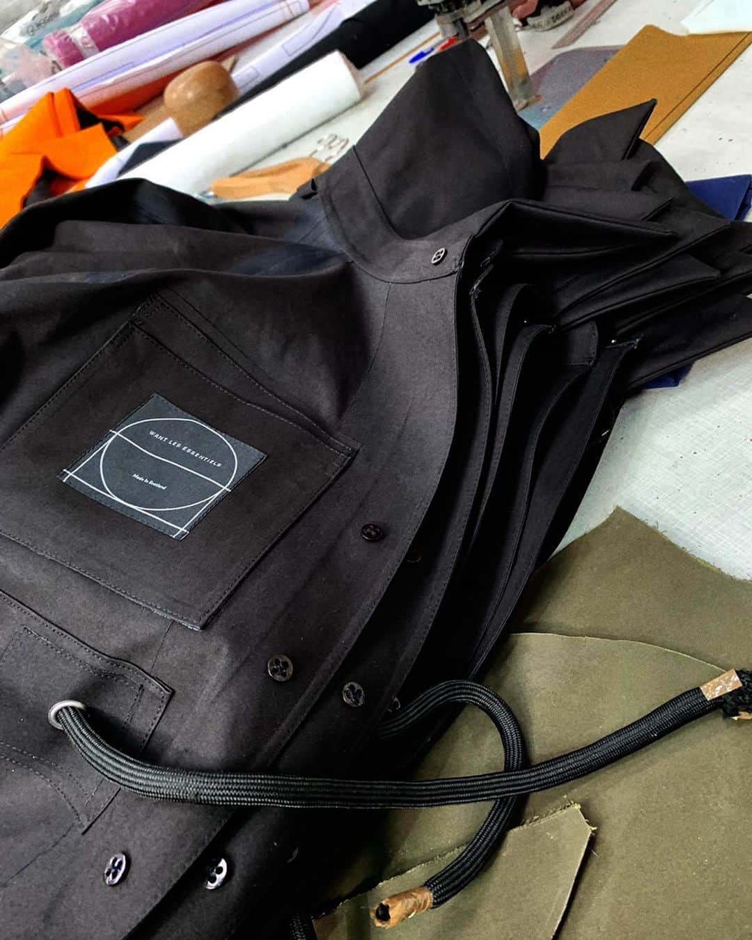 ウォントのインスタグラム：「Handmade in Scotland.  Our new raincoats are crafted by @hancock_scotland using a vulcanising process perfected by Thomas Hancock, a founding father of the rubber industry. Two-layers of cloth are bonded with a layer of rubber, creating an impenetrable barrier that ensures the Edinburgh and Braemar coats are 100% waterproof.  #wantlesessentiels #worldofwant」