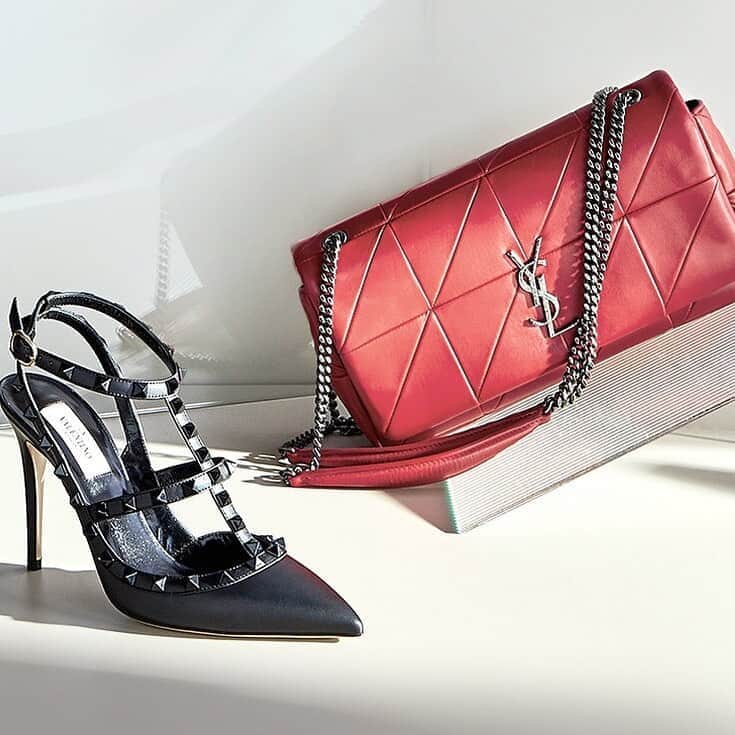 GILTのインスタグラム：「Just in: the styles everyone is buying. Shop #SaintLaurent, #Valentino, and more in the link in bio.」