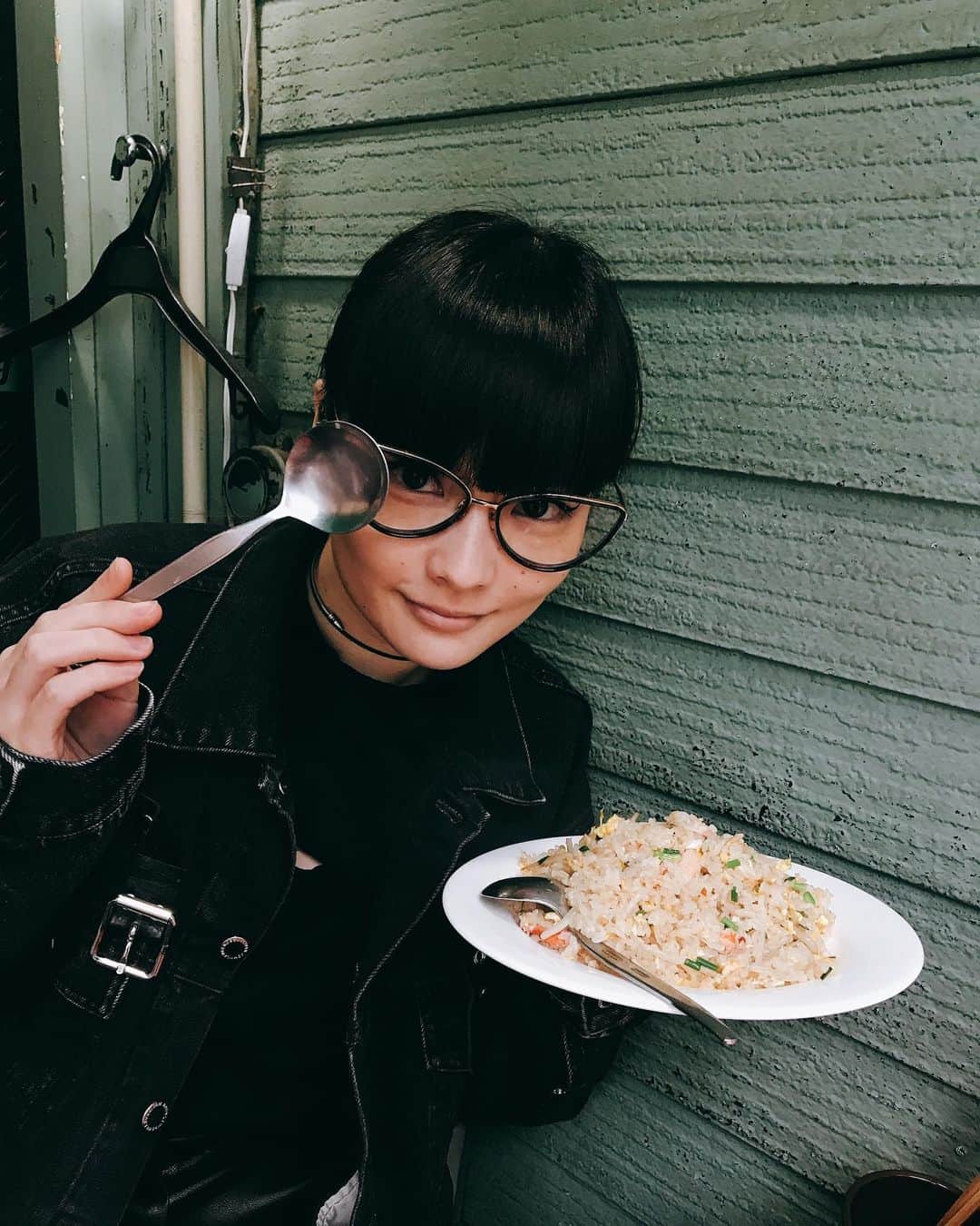 板橋よしえのインスタグラム：「. 梢ちゃんとひさしぶりのカニチャ🦀🦀🦀 やっぱりチャオバンブーのカニチャがいちばん美味しいな～。 #チャオバンブー #カニチャ」