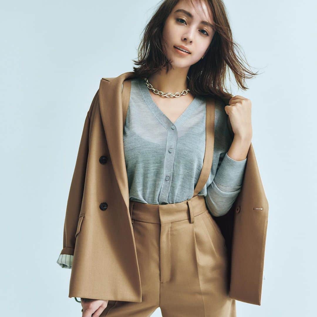 のインスタグラム：「発売中のOggi11月号では、話題のECブランド #uncrave を滝沢カレンちゃんがカッコよく着こなしています❗️  随分肌寒くなり、そろそろウールのアイテムの出番。紹介しているセットアップをはじめ、シンプルでベーシックなのに今どきのかっこ良さが手に入る新作が豊富にそろっています（それも、手に入りやすい価格で！！！）。 ぜひ、誌面と共にブランドのサイトもチェックしてみてください💞  #滝沢カレン　#アンクレイヴ　#fashion #model #セットアップ　#きれいめコーデ #きれいめカジュアル #通勤服」