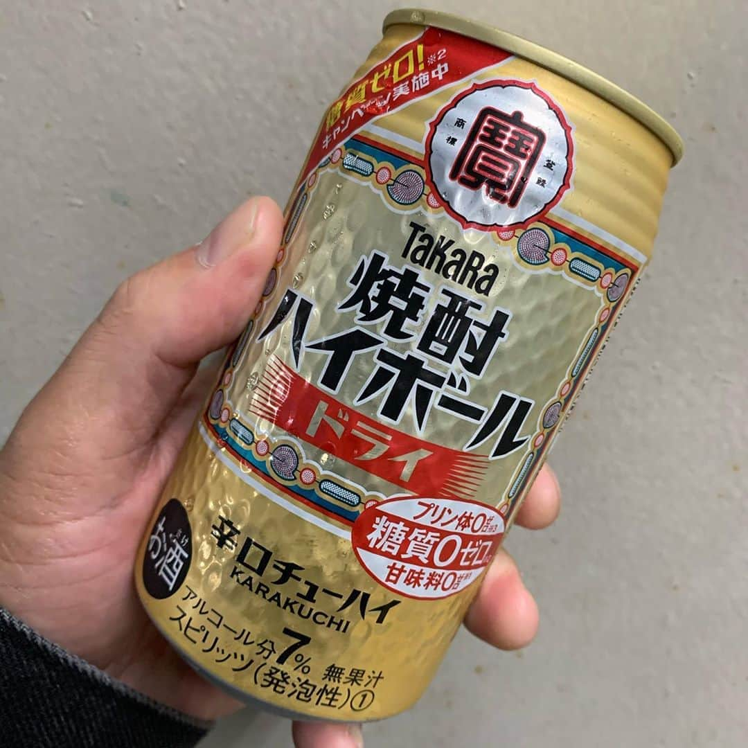 飯田カヅキさんのインスタグラム写真 - (飯田カヅキInstagram)「業務終了、即酒！  #宝焼酎 #宝焼酎ハイボール #宝焼酎ハイボールドライ」10月19日 19時56分 - kazukiiida_strange