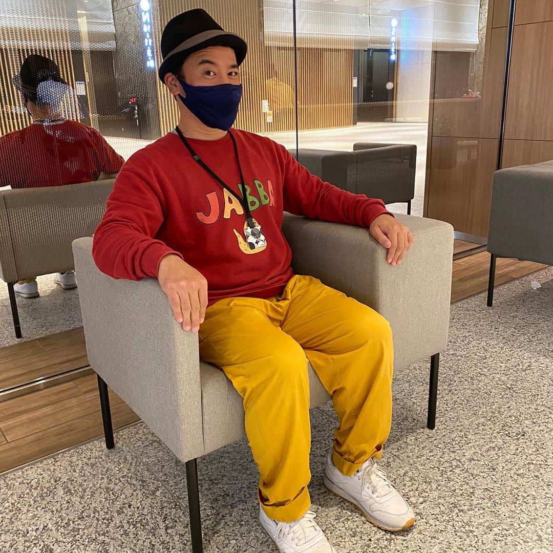 与座よしあきのインスタグラム：「今日の[一緒に考える]は、 新規事業立ち上げの企画及びタレントを使ったプロモーション案を考える！だった！出る側の事しか知らなかったけど頼む側のお話しを聞けたのは貴重で面白かった！アレが上手くあーなりますように！っぽい感じで写真撮ってもらいました！#一緒に考える」