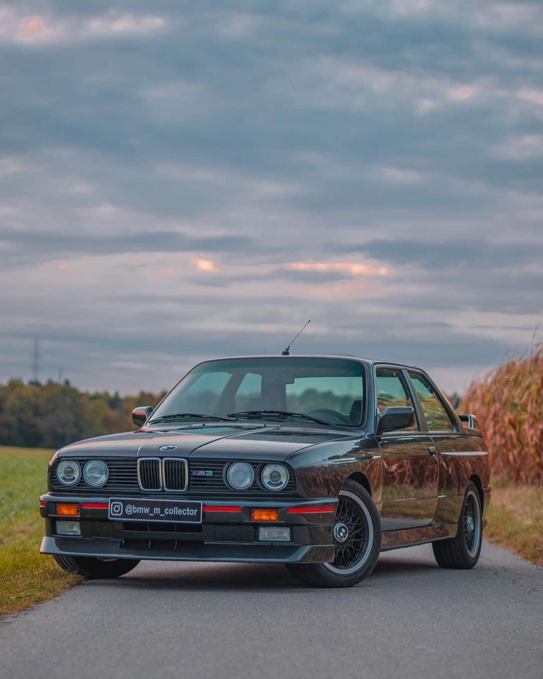 CarsWithoutLimitsさんのインスタグラム写真 - (CarsWithoutLimitsInstagram)「Who else is a fan of @bmw_m_collector E30 M3. Check out @bmw_m_collector to see more of his cool collection.  Photo @p.g.carphotography  #carswithoutlimits #bmw #e30 #m3」10月19日 19時59分 - carswithoutlimits