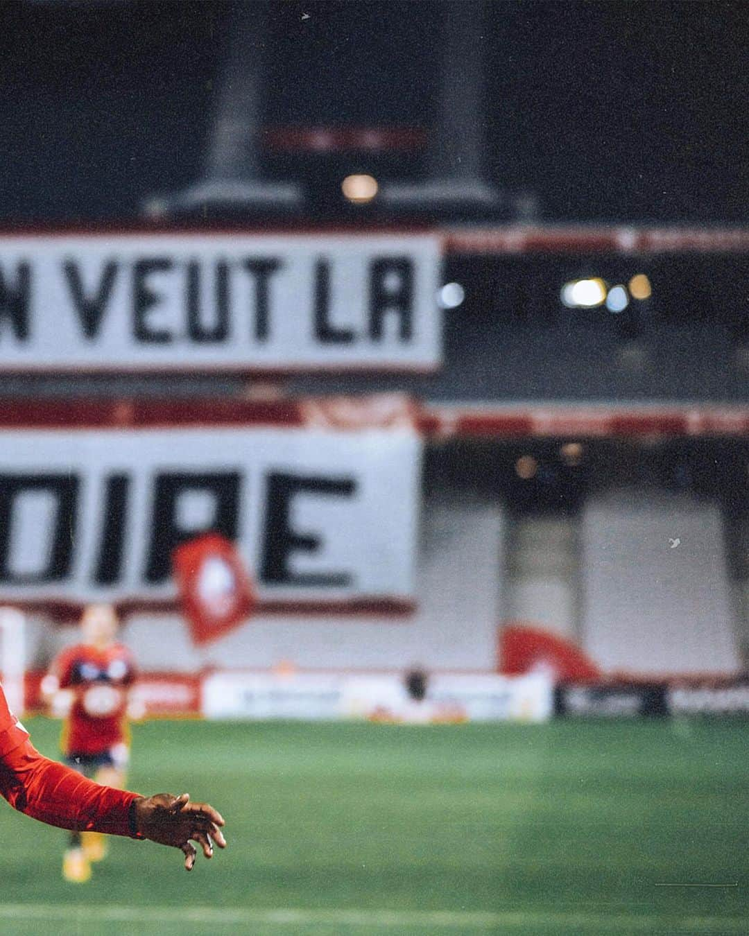 リーグ・アンさんのインスタグラム写真 - (リーグ・アンInstagram)「📸 Quand tu inscris un but et en plus dans un derby, c’est forcément une joie particulière ! 😉 . #Lille #LOSC #Ligue1UberEats #Derby #Nord」10月19日 20時00分 - ligue1ubereats