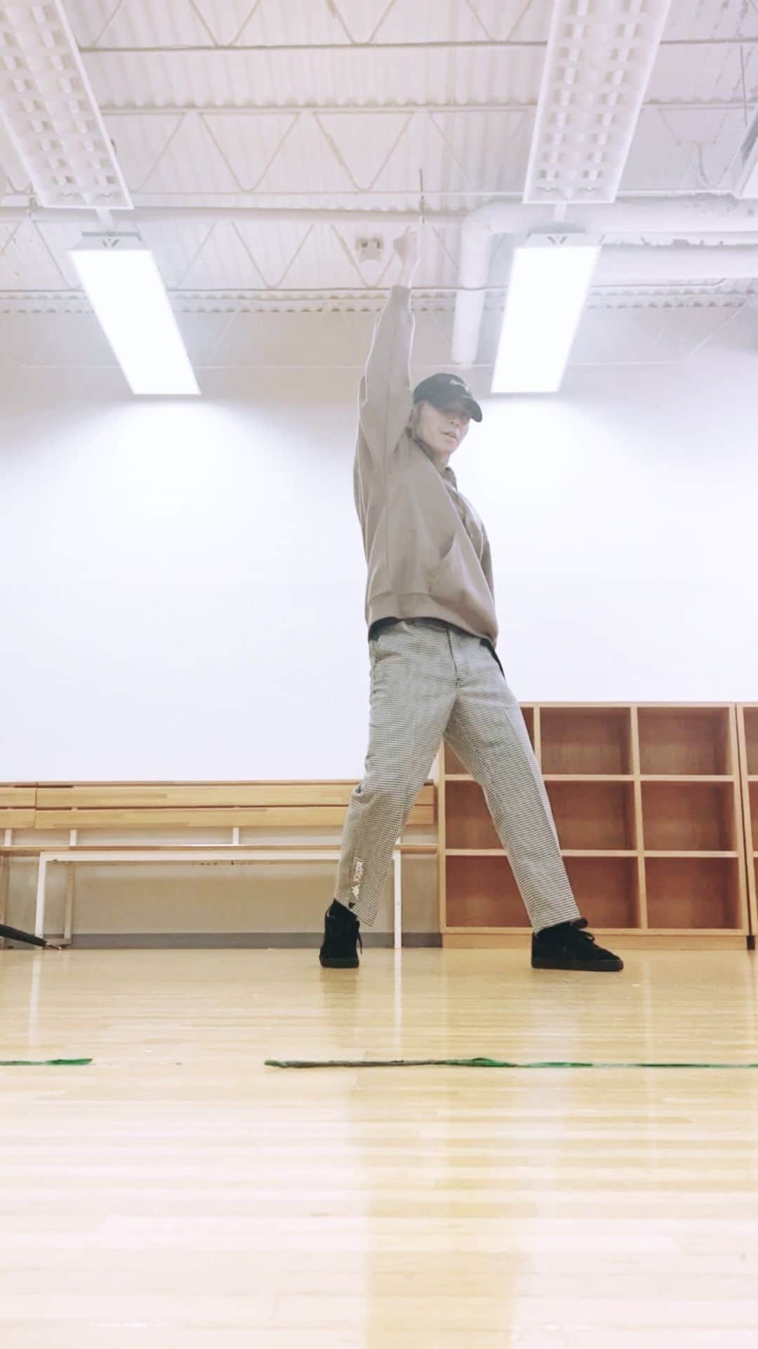 のインスタグラム：「#da_ice さんの #dreaminon を踊ってみました！ #気持ちはda_ice #ご本人までとどけ #dance #dancer #dancecover #tiktok #tiktok3周年 #ダンス #ダンサー #ダンスカバー #踊ってみた #ONEPIECE #ワンピース #主題歌」