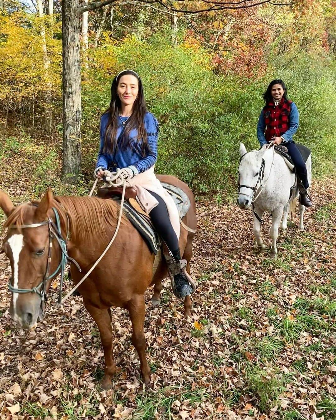 稲木ジョージさんのインスタグラム写真 - (稲木ジョージInstagram)「Horses are so cute 🥺🐎 My first horseback riding with my friend Olivia💕🍂🍁  郊外までドライブして、お友達と乗馬しましたー🌾 秋の景色が美しくて、いい経験になった😚」10月19日 20時06分 - georgerootnyc