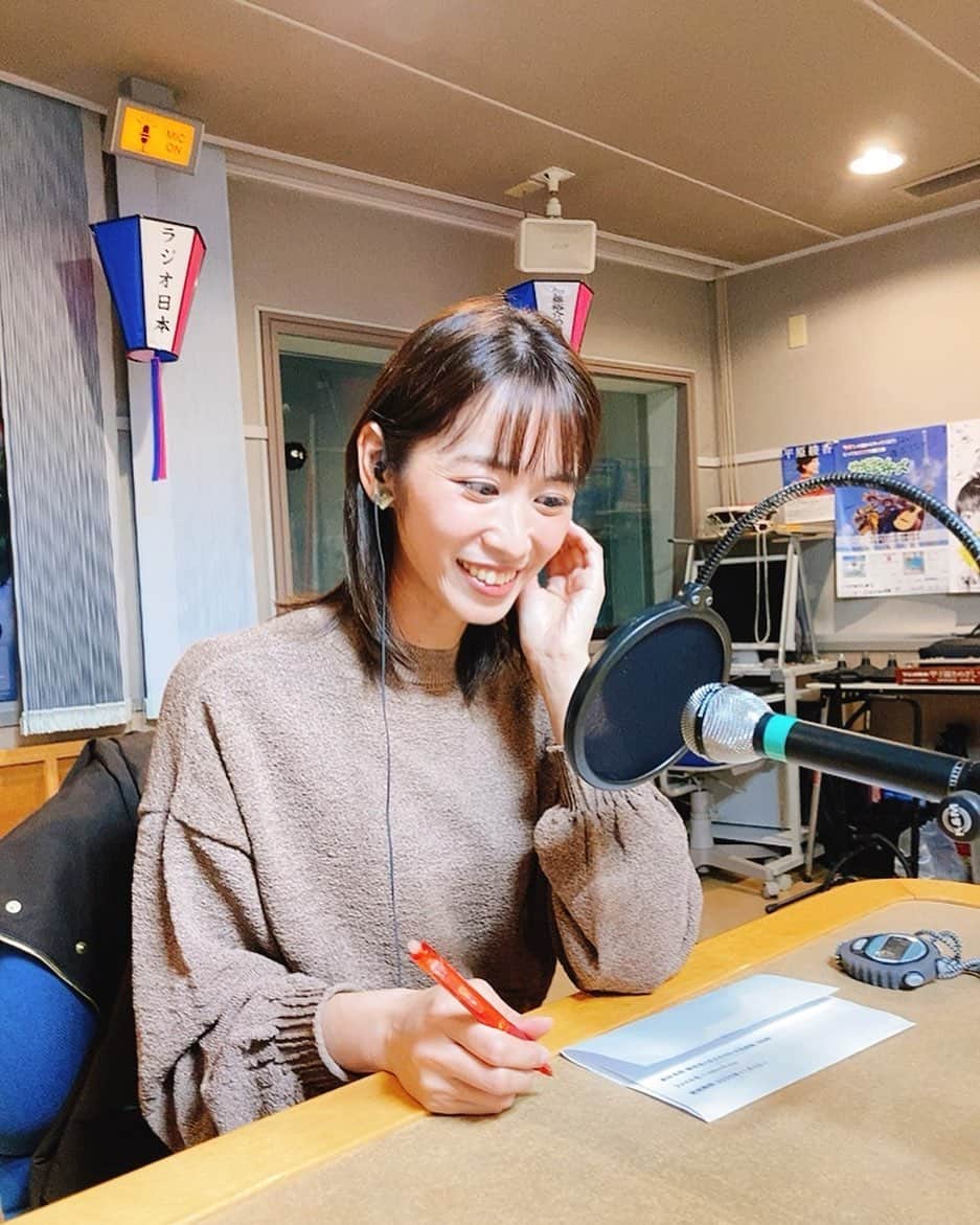 佐藤千晶のインスタグラム：「初めてのラジオ日本さん。 ナレーションでおじゃましました😊  #ラジオ日本 #ナレーション #佐藤千晶 #自分のストップウォッチ未だ行方不明中」