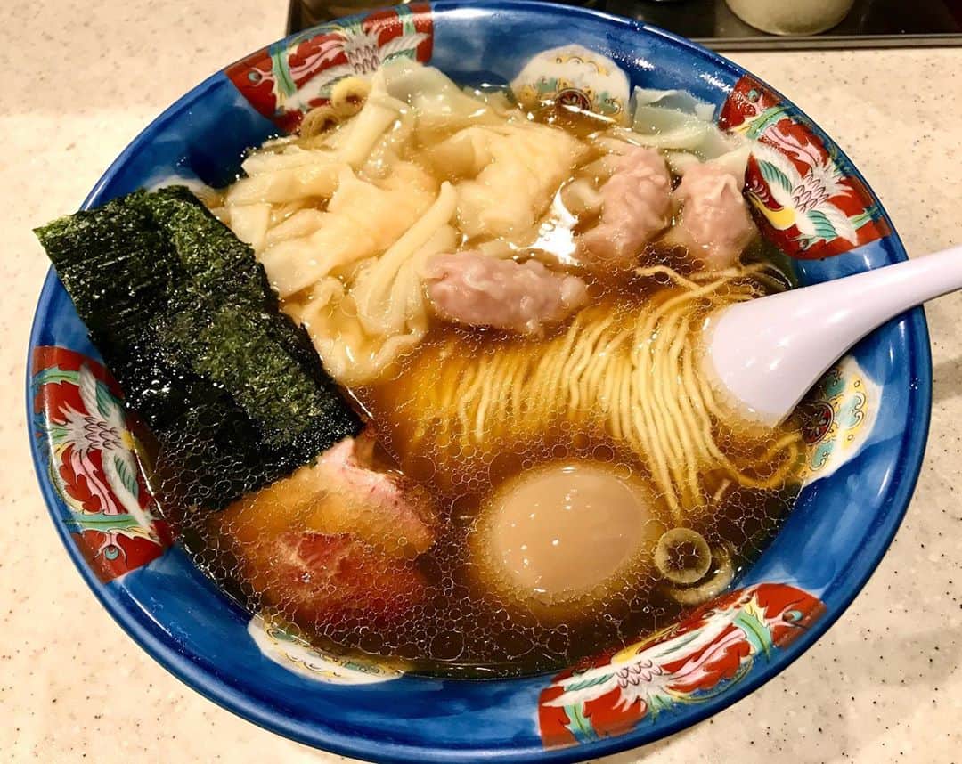 アヤメのインスタグラム：「Ramen Monday🍜 ここいらも随分変わっちまったけどここは変わらない😋 #ミックスワンタンメン #たんたん亭 #地元の名店 #lovelycolorfood」