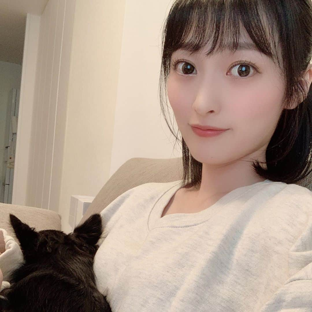 三秋里歩（小谷里歩）さんのインスタグラム写真 - (三秋里歩（小谷里歩）Instagram)「. 一気に寒くなったから冬用のお布団出しました❄️ 寒い日にぬくぬくのお布団にくるまるのって幸せですよね😽」10月19日 20時28分 - ripopo_824