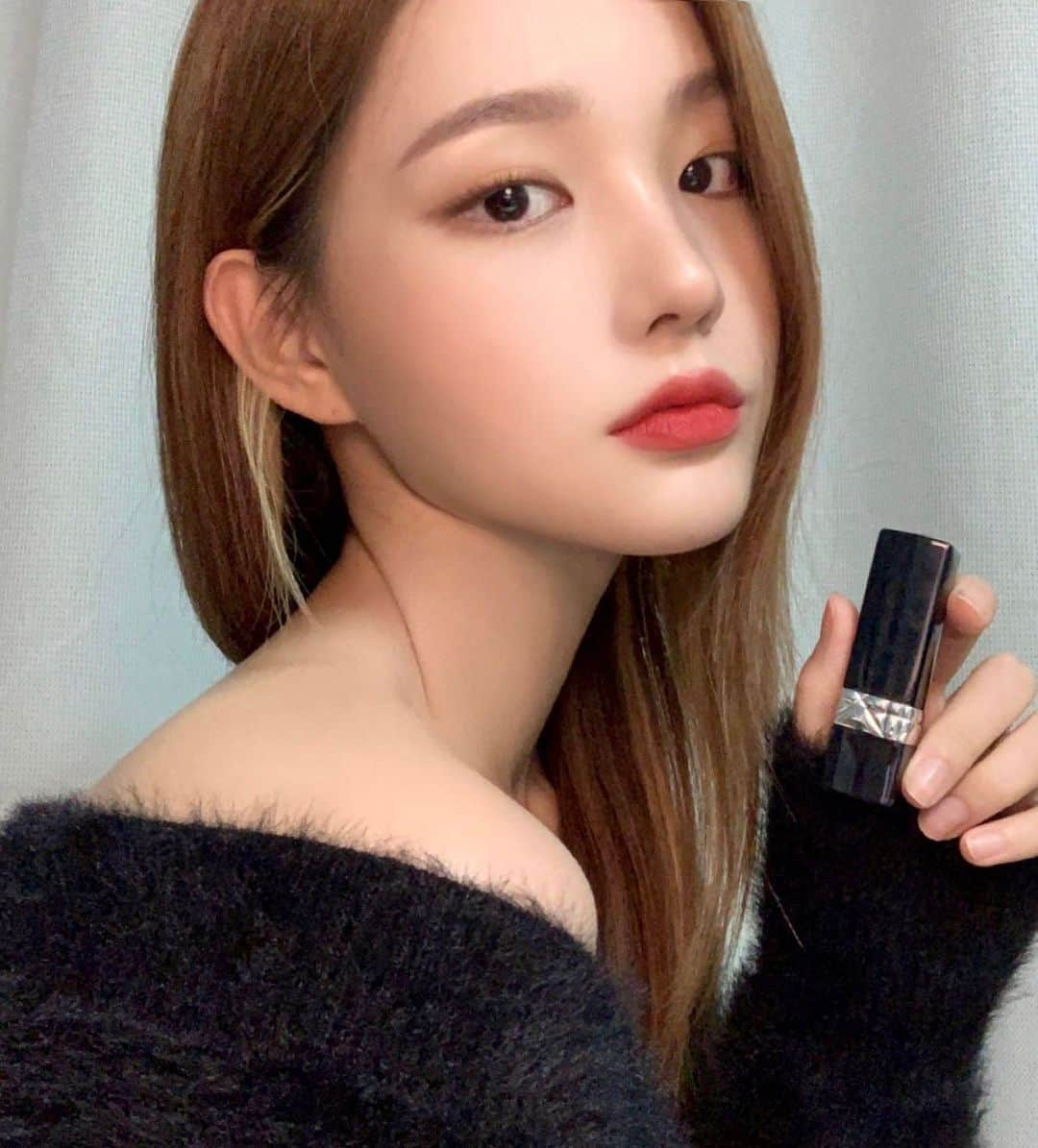 スビンさんのインスタグラム写真 - (スビンInstagram)「#유료광고 @diormakeup ❤️ 요즘 가장 자주 쓰는 가을 레드 립스틱 #diorbeautylovers #디올999 #루즈디올」10月19日 20時21分 - sooviin38