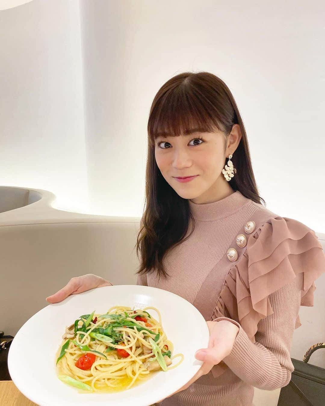 久木田菜々夏さんのインスタグラム写真 - (久木田菜々夏Instagram)「大学の友達と🍝🍴  学校行けなくてもこうしてお昼に会ってご飯に行けるのはすごく幸せな時間でした🙈💗  たまには横顔も( ⸝•ᴗ•⸝)💭  本日もプロフィールのURLからの投票よろしくお願いします🙇🏻‍♀️  当日票を除いて、日々の投票も残り13回！！！最後まで皆さんのお力を貸してください🥺🙏  Twitterの固定ツイートのRT、マイスタでの応援もよろしくお願いします📣🌟  #ミスコン #ミスコン2020 #明学ミスコン #ランチ #イタリアン #lunch #銀座カフェ #銀座ランチ #cucinadelnabucco #eimyistoire #eimy #maryquant #ピアス #ワンピース #ワンピースコーデ #今日のコーデ」10月19日 20時22分 - nanaka_kukita